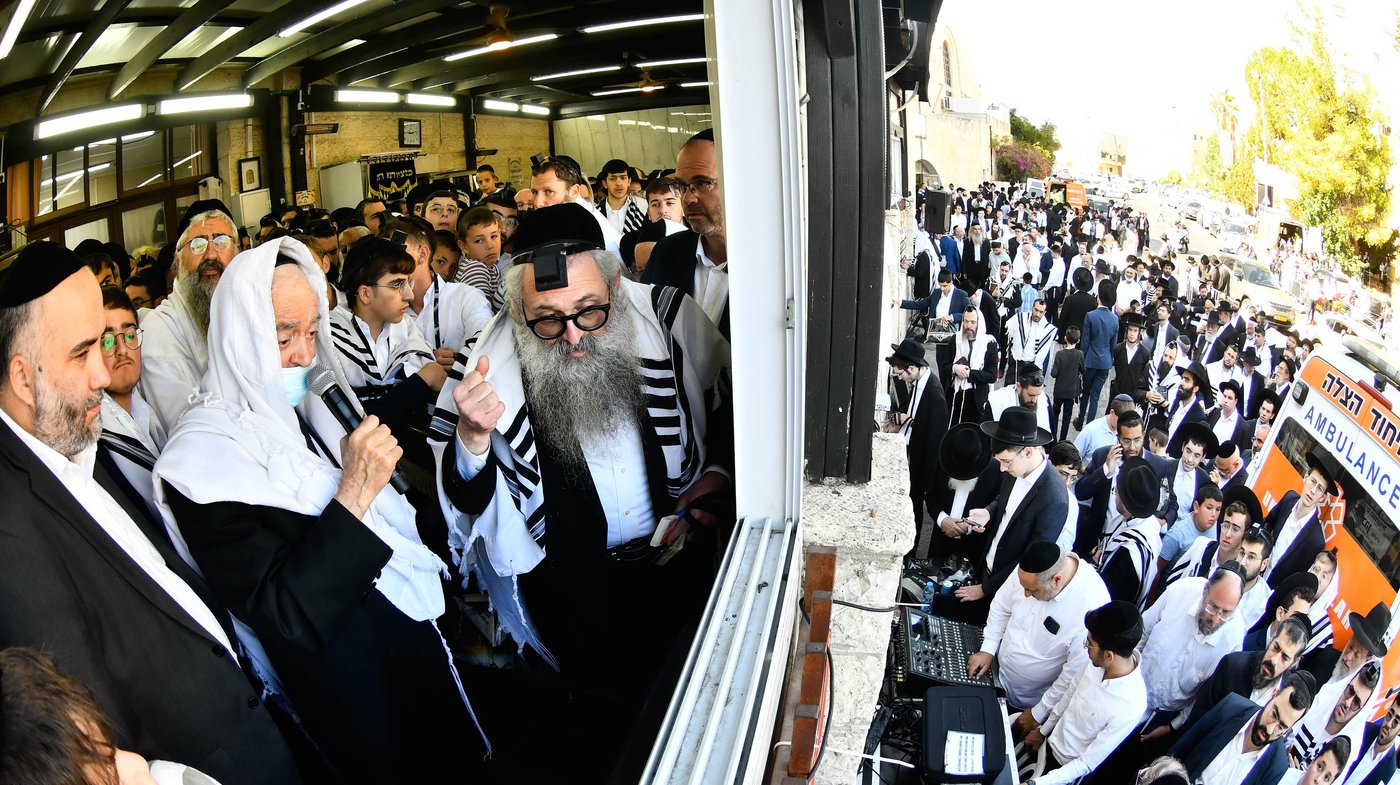 ברכת כהנים עם מאות כהנים בשטיבלך המרכזי בשכונת הר נוף 