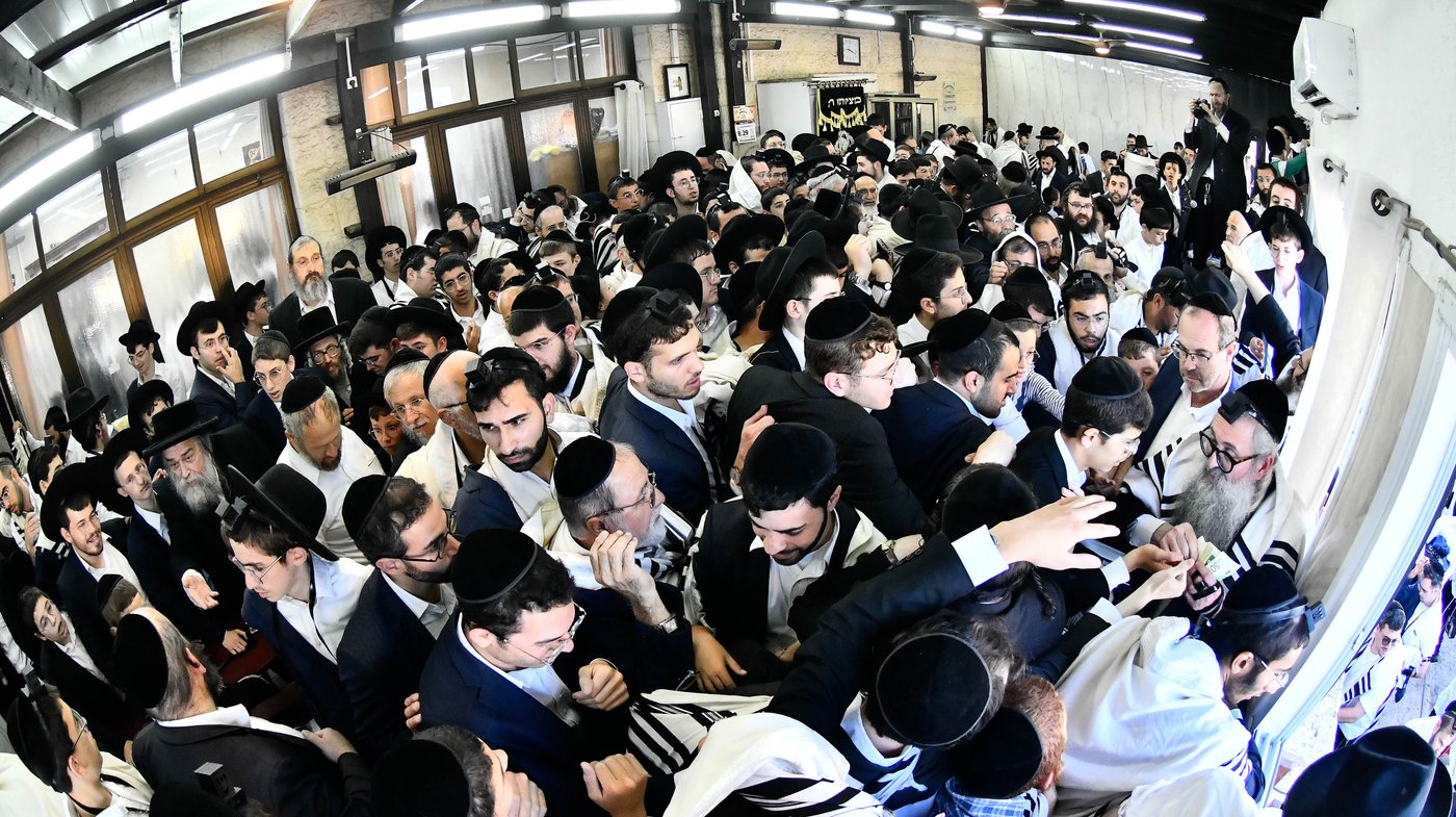 ברכת כהנים עם מאות כהנים בשטיבלך המרכזי בשכונת הר נוף 