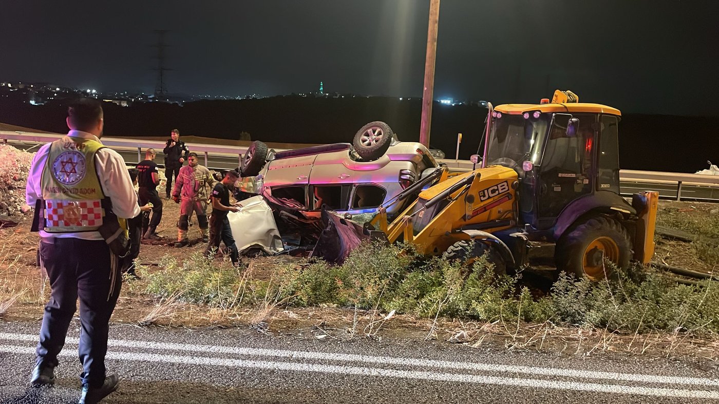נהג נהרג מפגיעת אופנוע | רכב התהפך והתנגש בטרקטור
