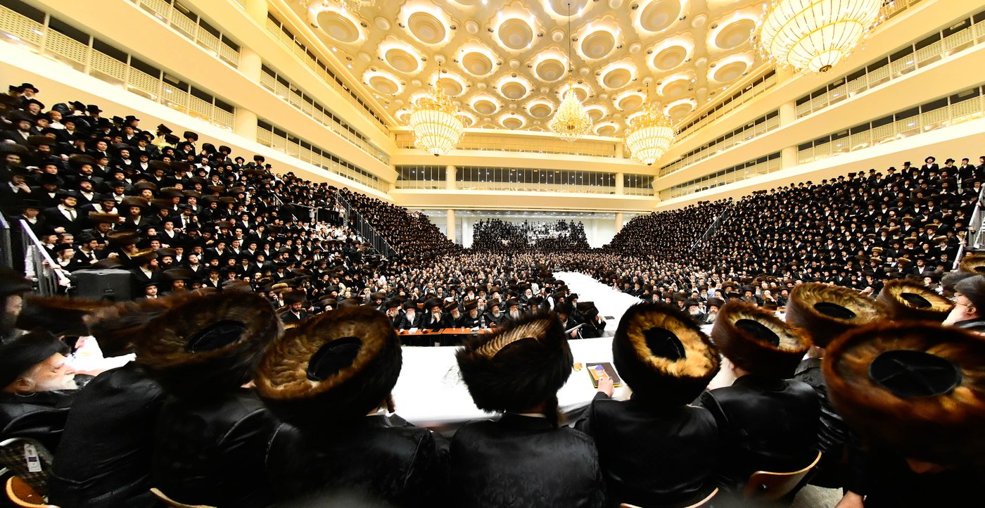מוצאי שבת נחמו בחצה"ק סקולען ירושלים 