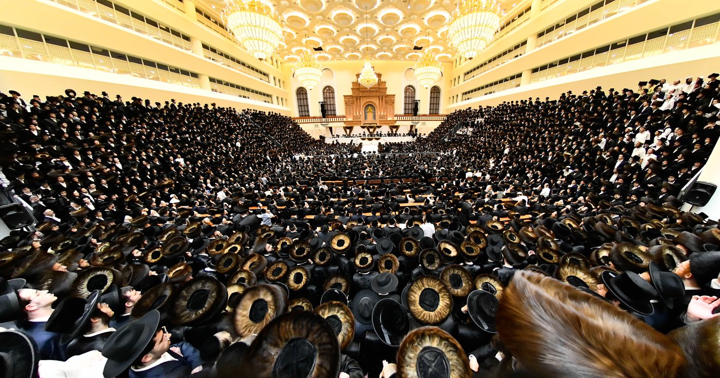 מוצאי שבת נחמו בחצה"ק סקולען ירושלים 