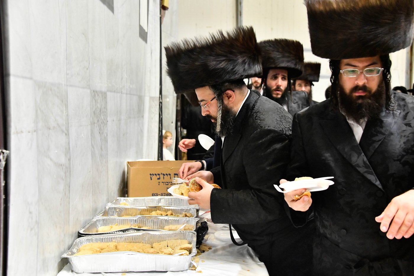 מוצאי שבת נחמו בחצה"ק סקולען ירושלים 