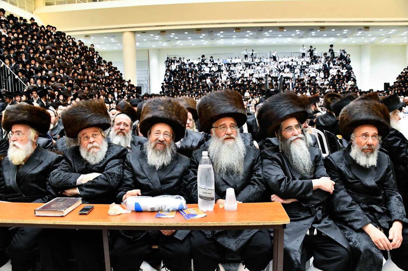 מוצאי שבת נחמו בחצה"ק סקולען ירושלים 