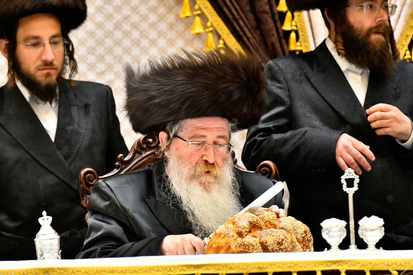 מוצאי שבת נחמו בחצה"ק סקולען ירושלים 
