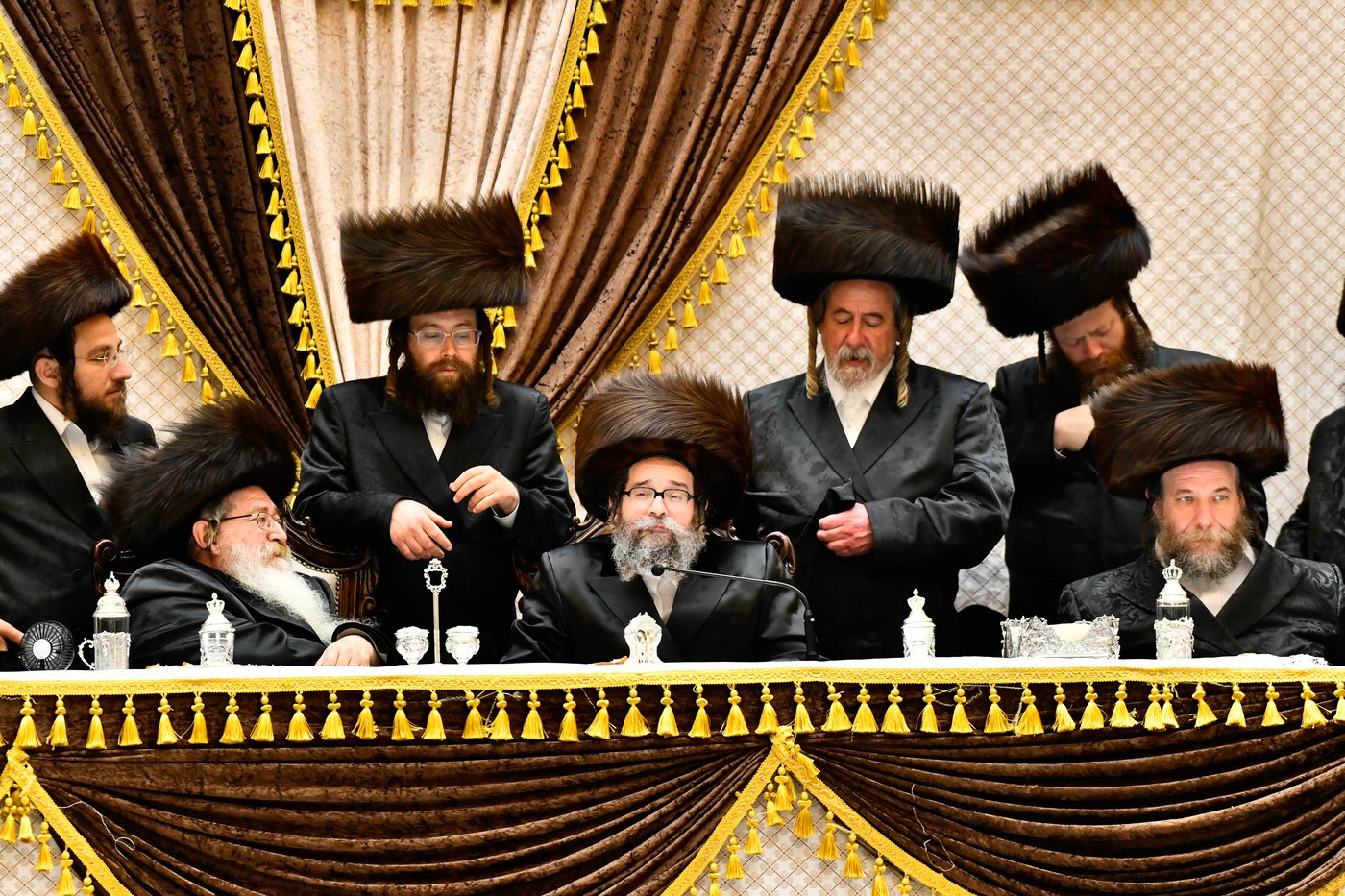 מוצאי שבת נחמו בחצה"ק סקולען ירושלים 