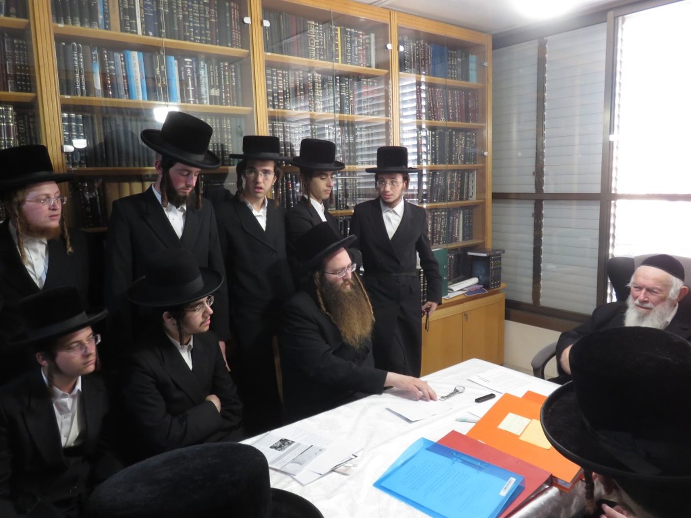 תלמידי ישיבת באיאן אצל הגר"י זילברשטיין