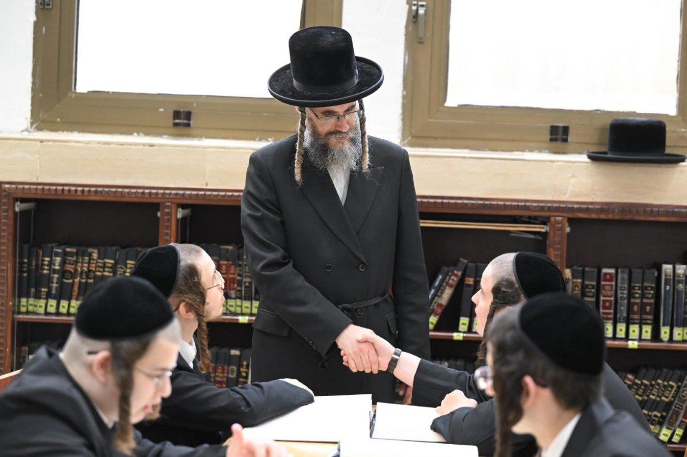 פתיחת הזמן בישיבות צאנז