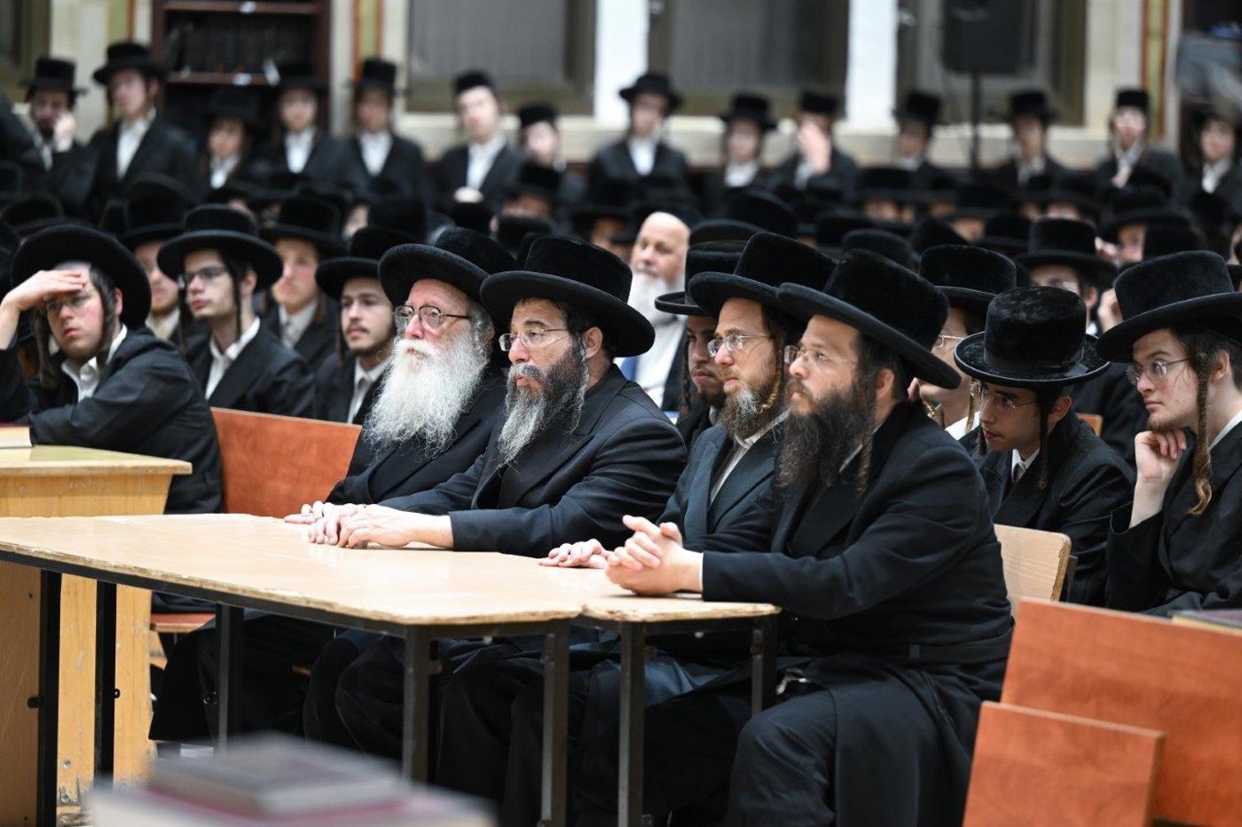 פתיחת הזמן בישיבות צאנז