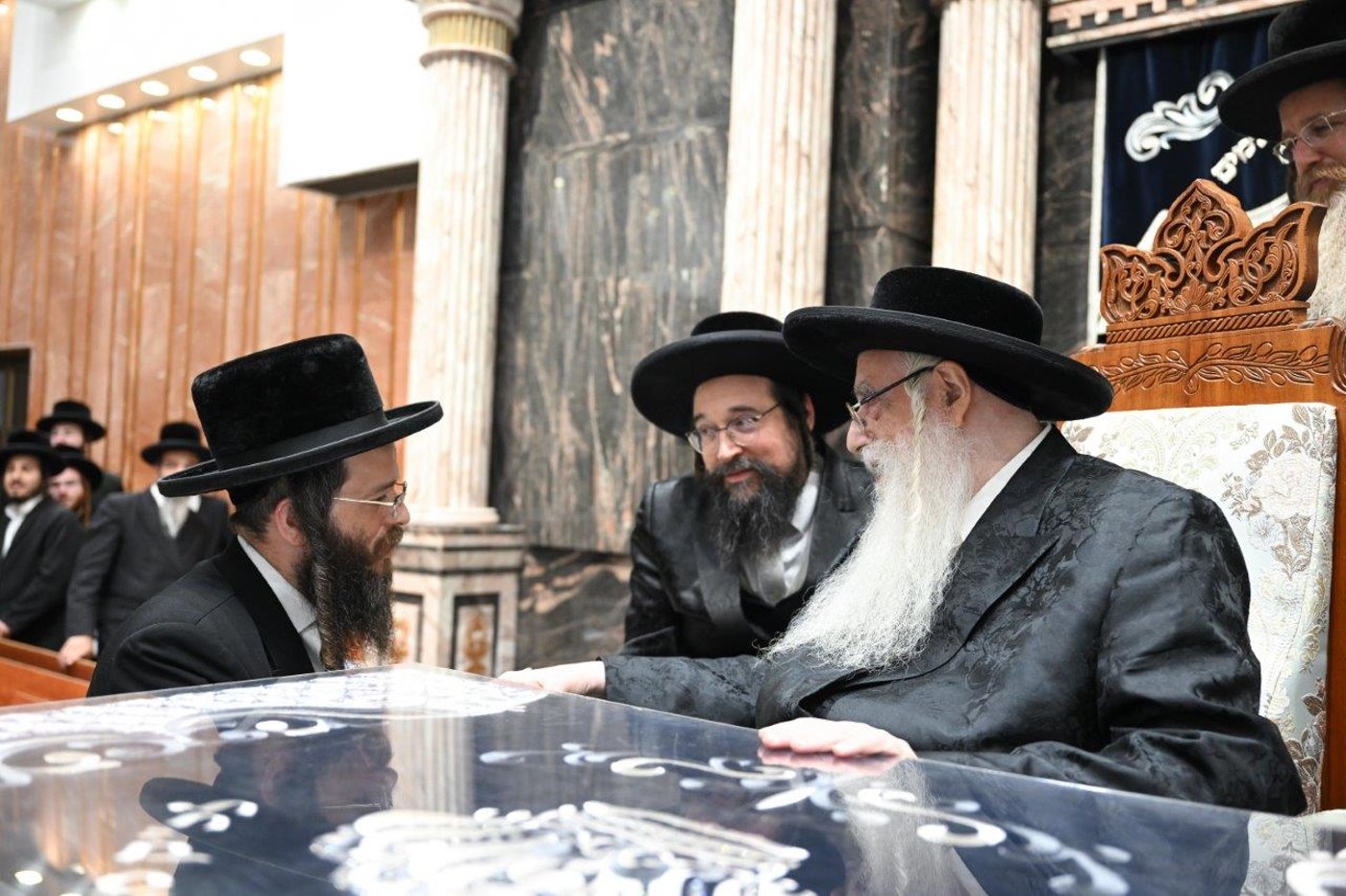 פתיחת הזמן בישיבות צאנז