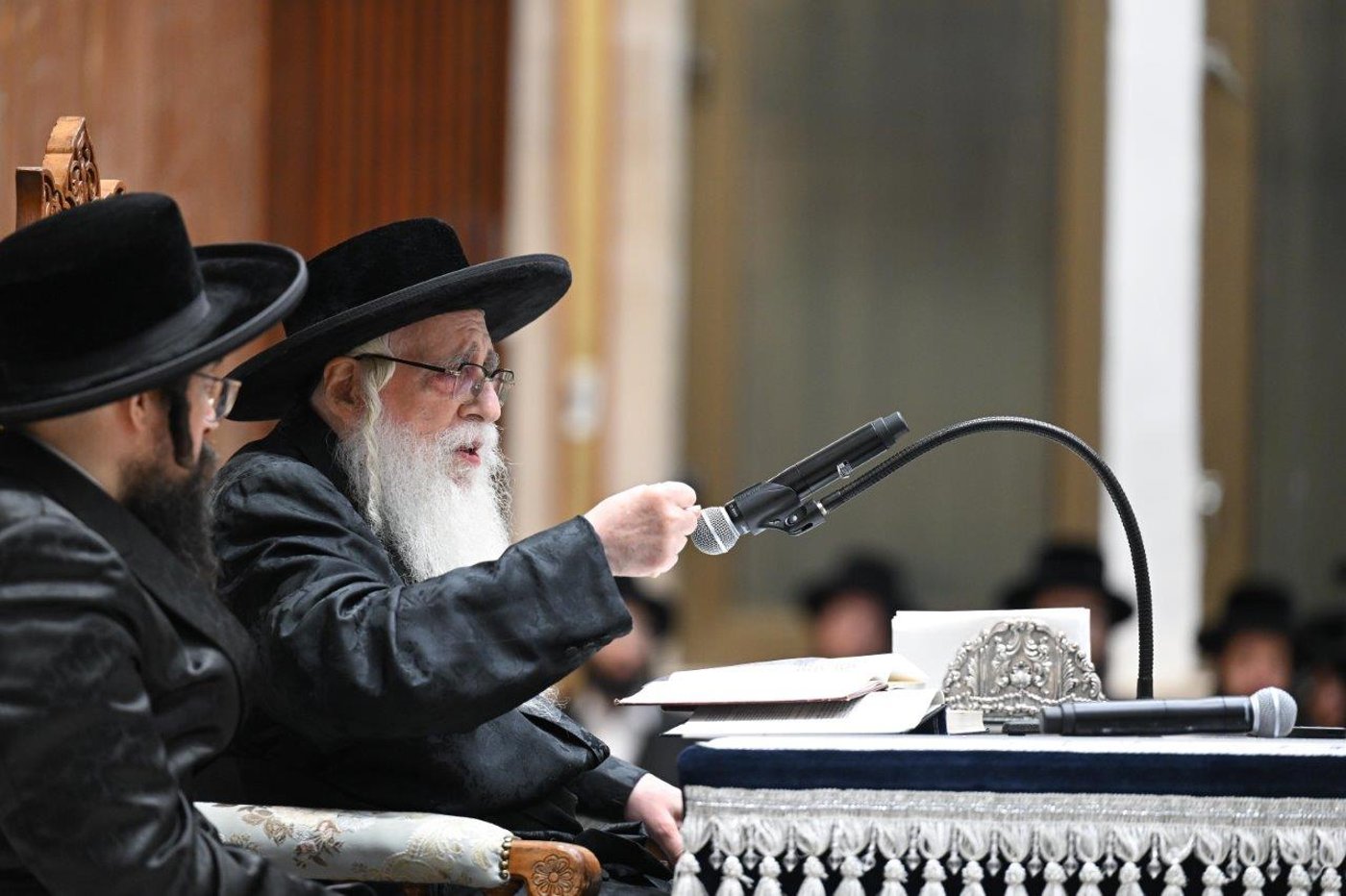 פתיחת הזמן בישיבות צאנז