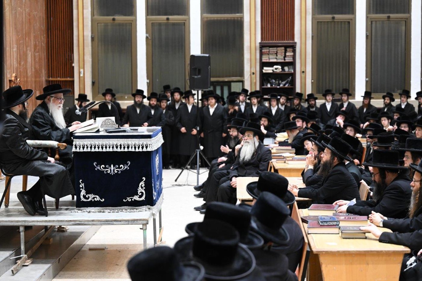 פתיחת הזמן בישיבות צאנז