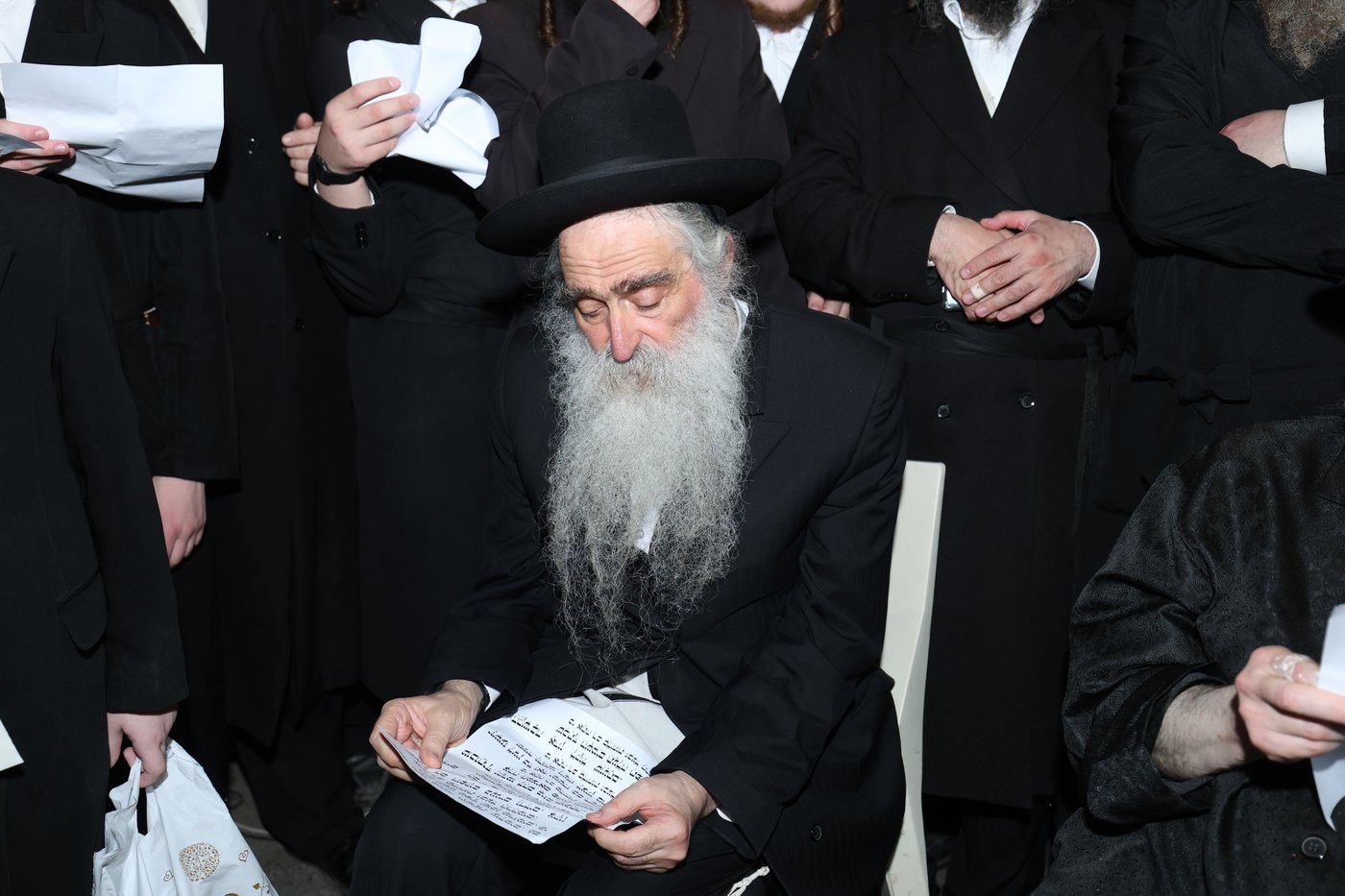 מחאת קהילות החסידים בראשות גדולי האדמו"רים מול כלא 10
