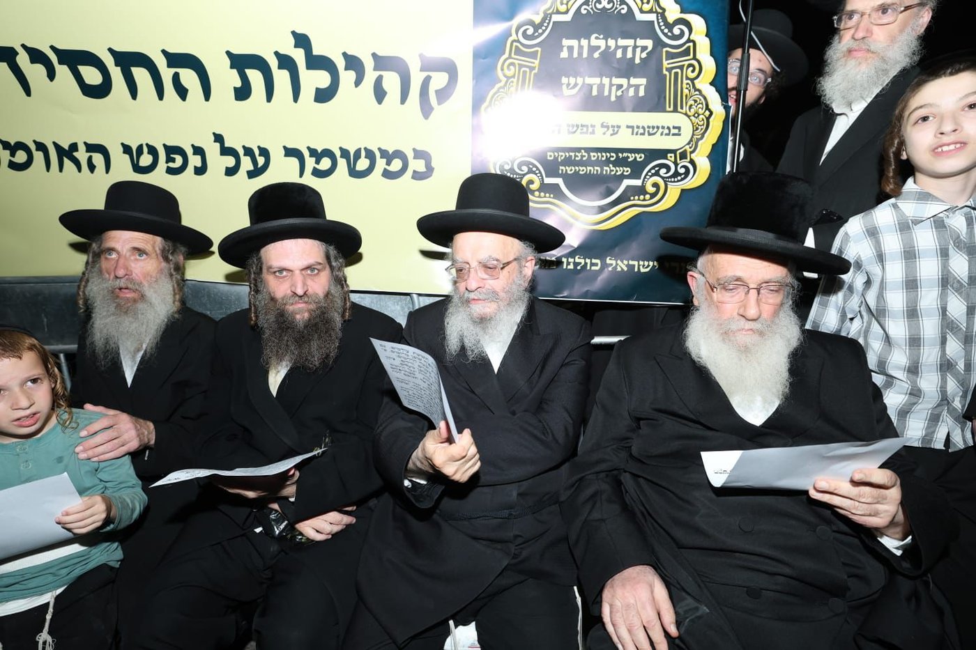 מחאת הענק של קהילות החסידים מול שערי כלא 10