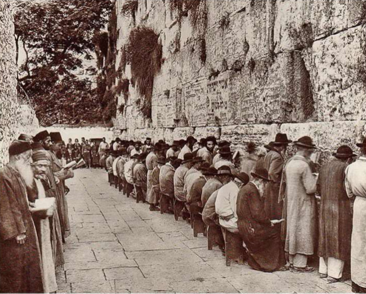 הייתי כאן - שמות פרטיים של אנשים מתנוססות על אבני הכותל 