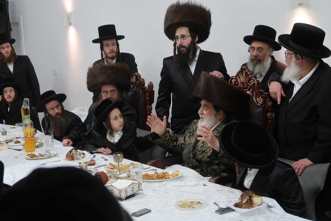 שמחת הבר מצווה לניניו התאומים של האדמו"ר מויז'ניץ