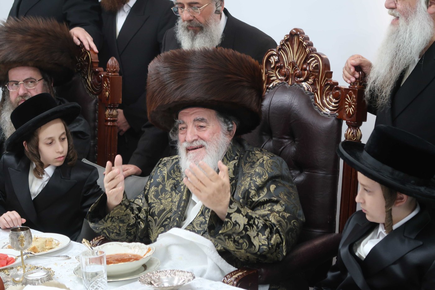 שמחת הבר מצווה לניניו התאומים של האדמו"ר מויז'ניץ