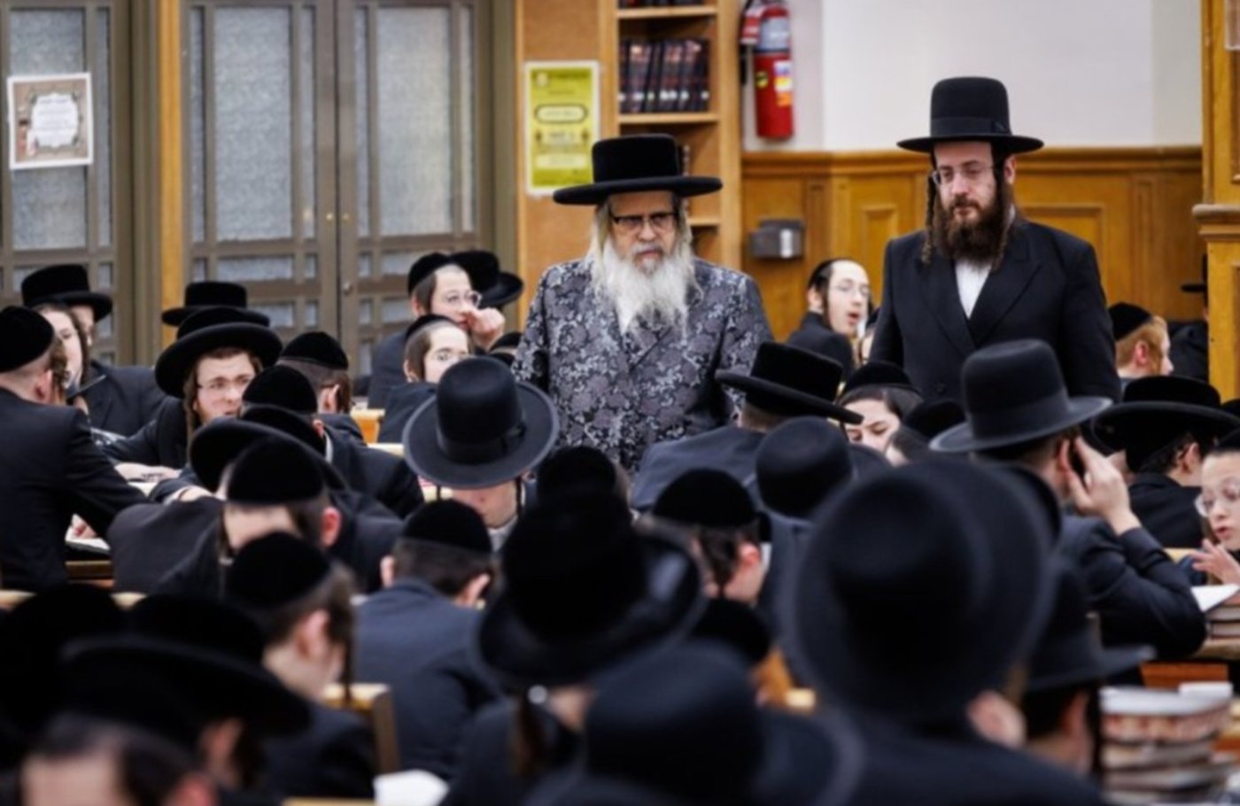 האדמו"ר מסאטמר בסיור בבית מדרשו הגדול ברחוב ראדני