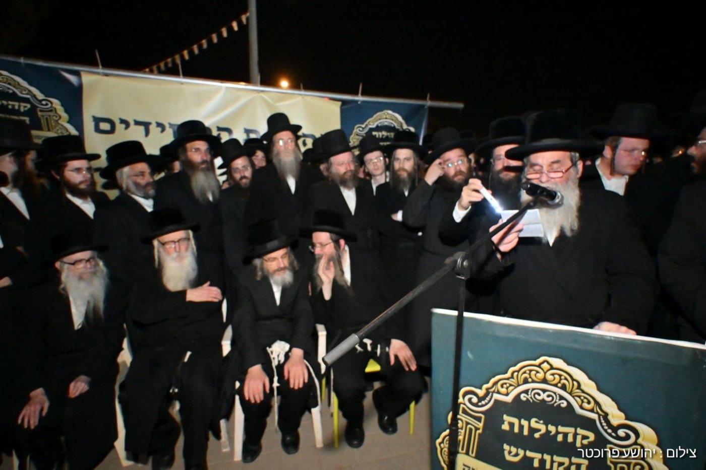 העצרת מול הכלא