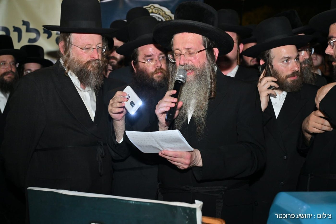 העצרת מול הכלא