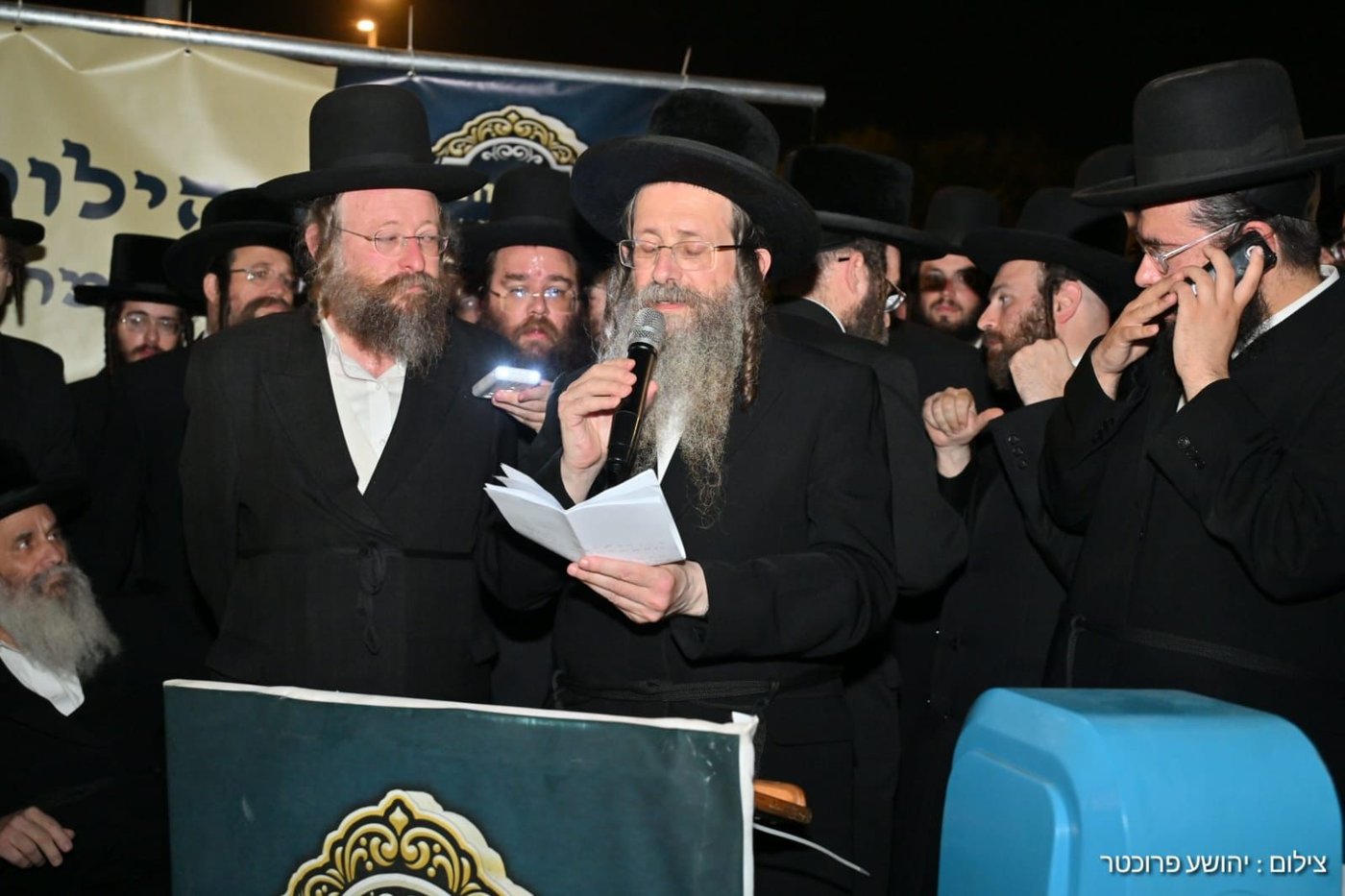 העצרת מול הכלא