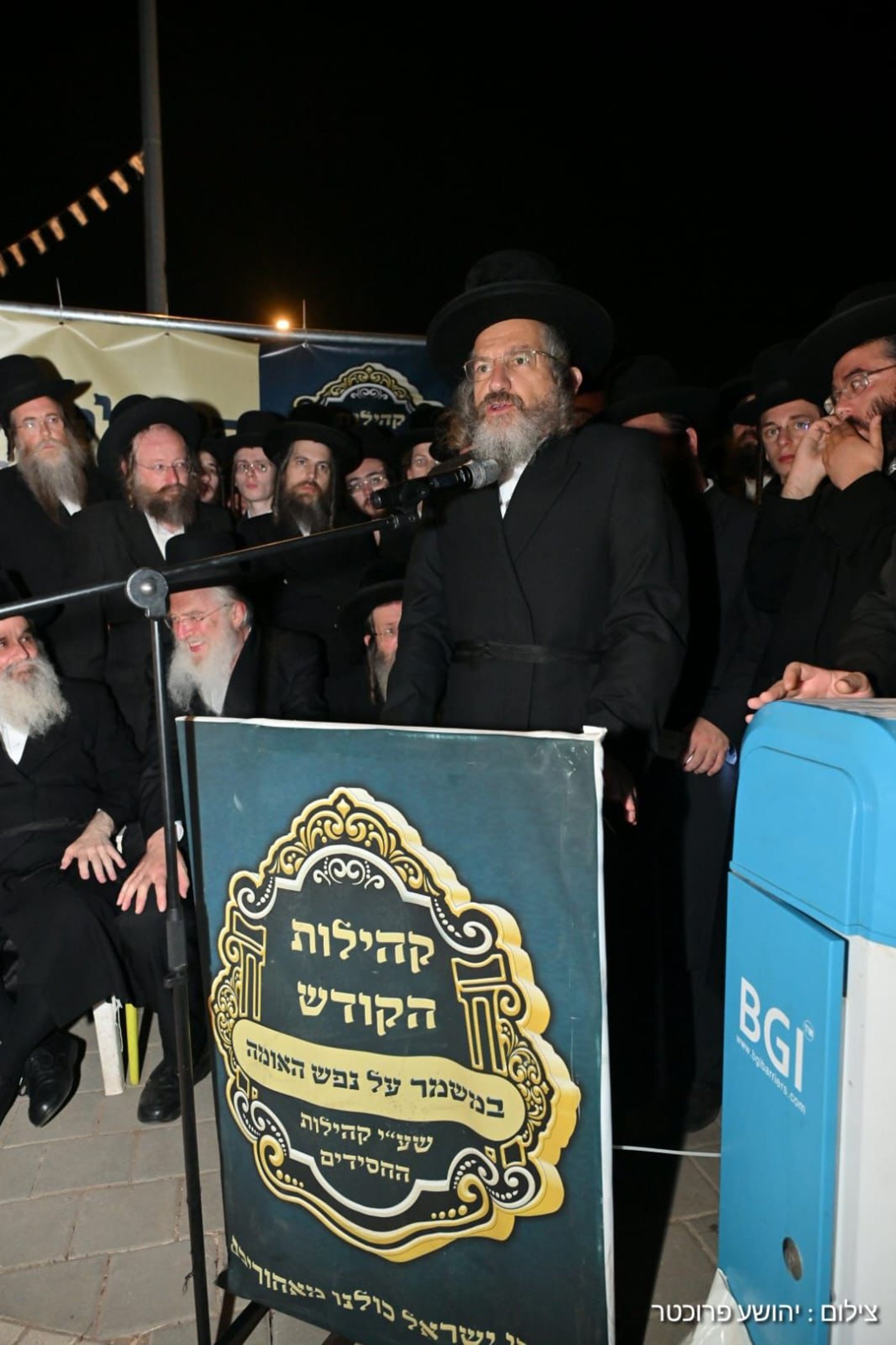 העצרת מול הכלא