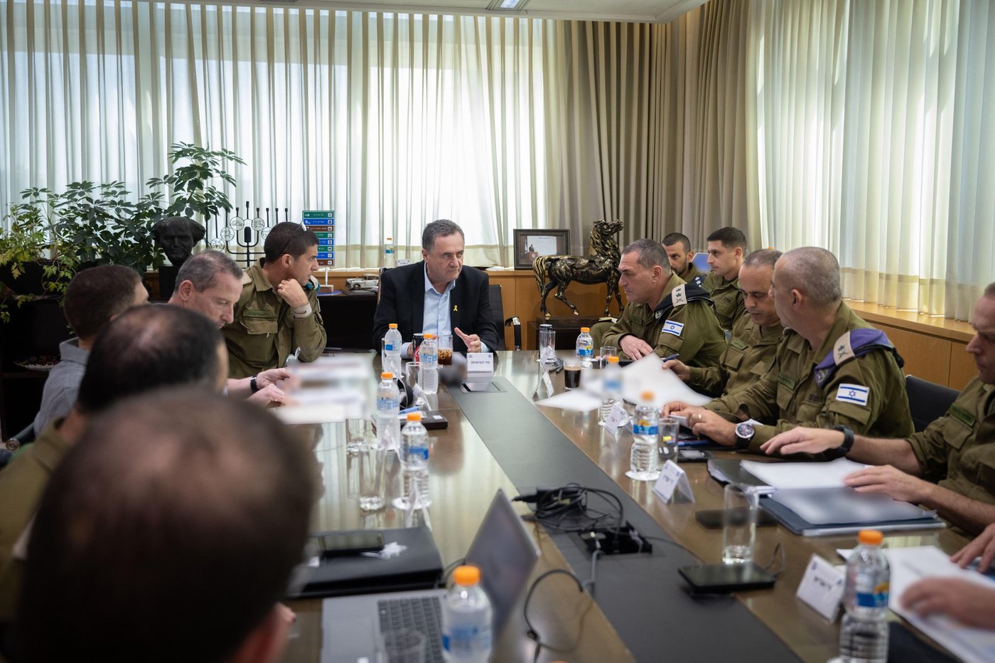 שר הביטחון והרמטכ"ל זמיר