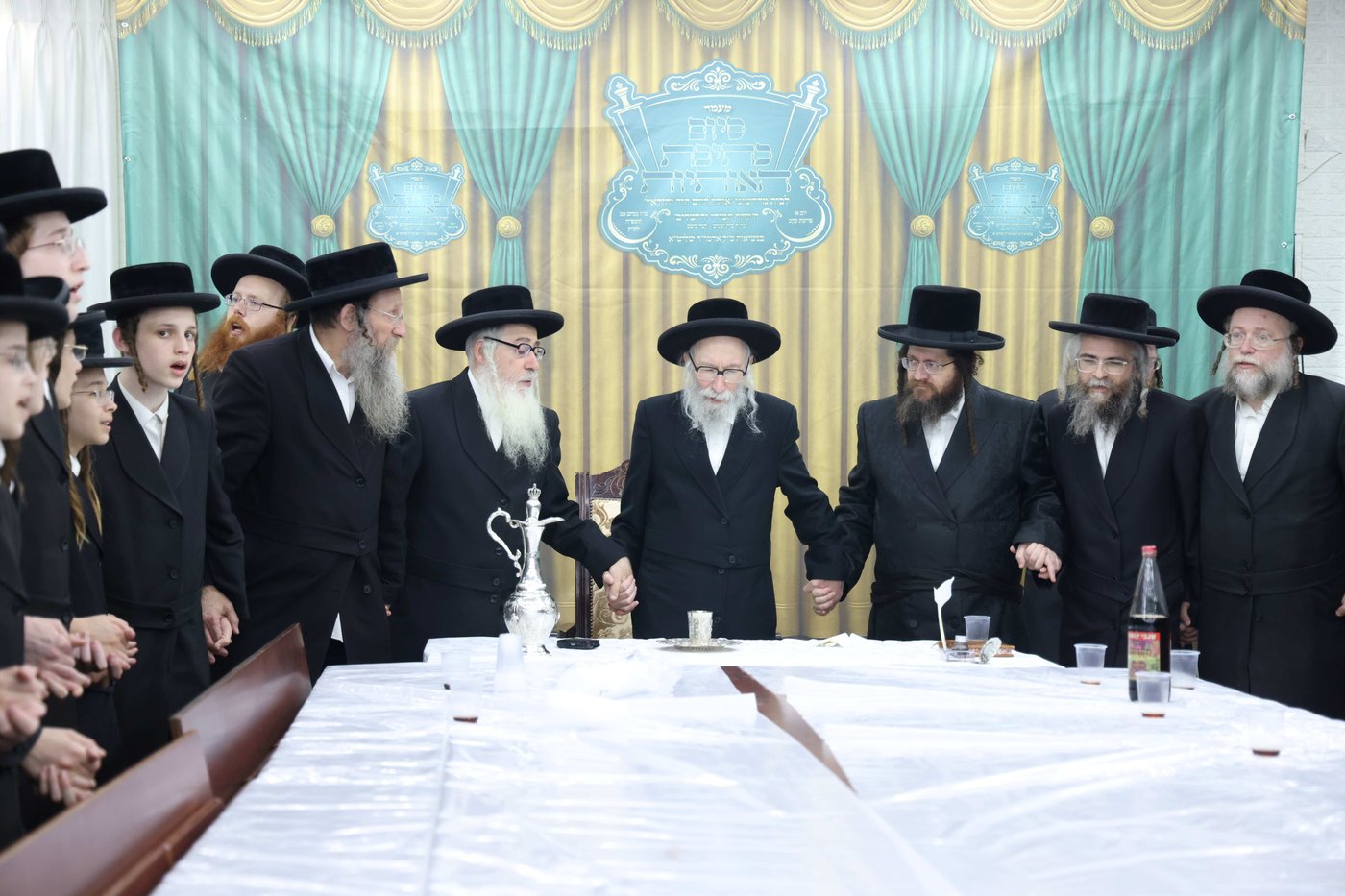 הכנסת ס"ת לביהמ"ד קהל חסידי ירושלים בבית שמש 