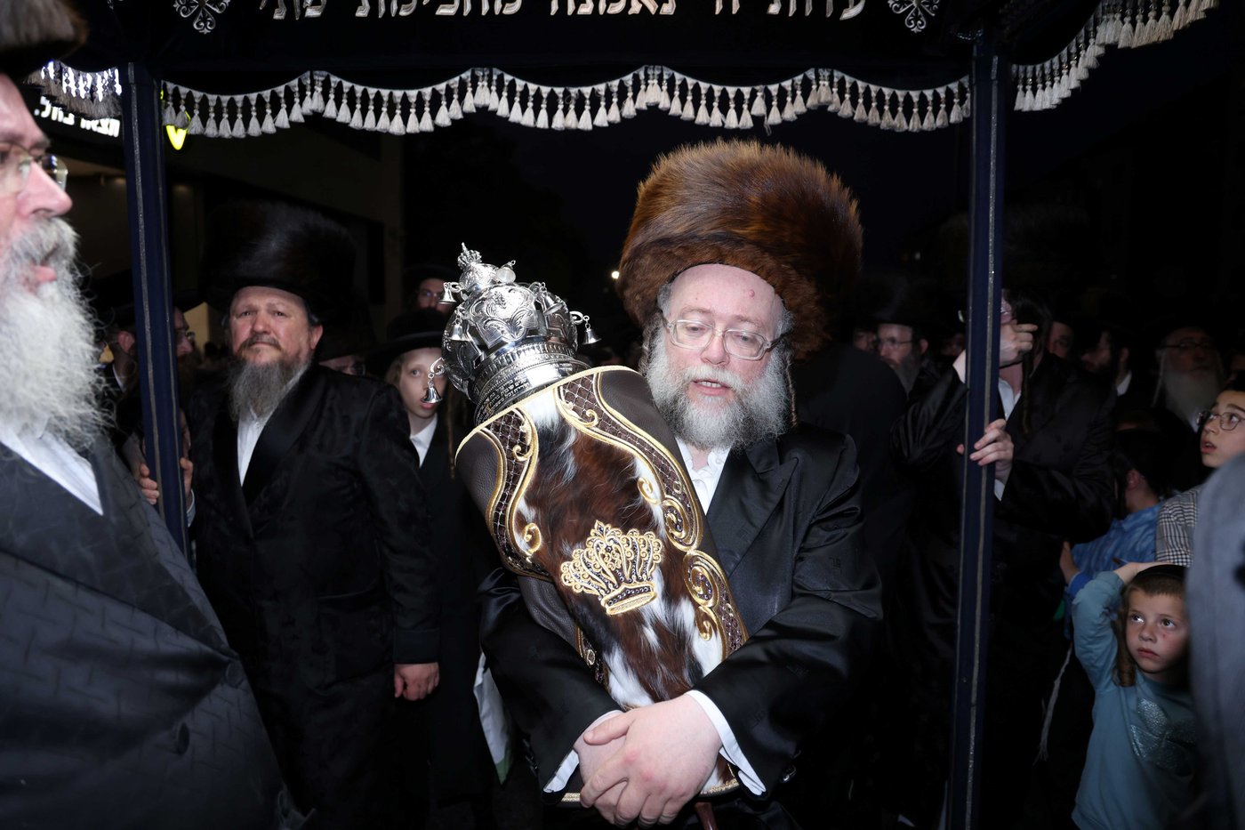 הכנסת ס"ת לביהמ"ד קהל חסידי ירושלים בבית שמש 