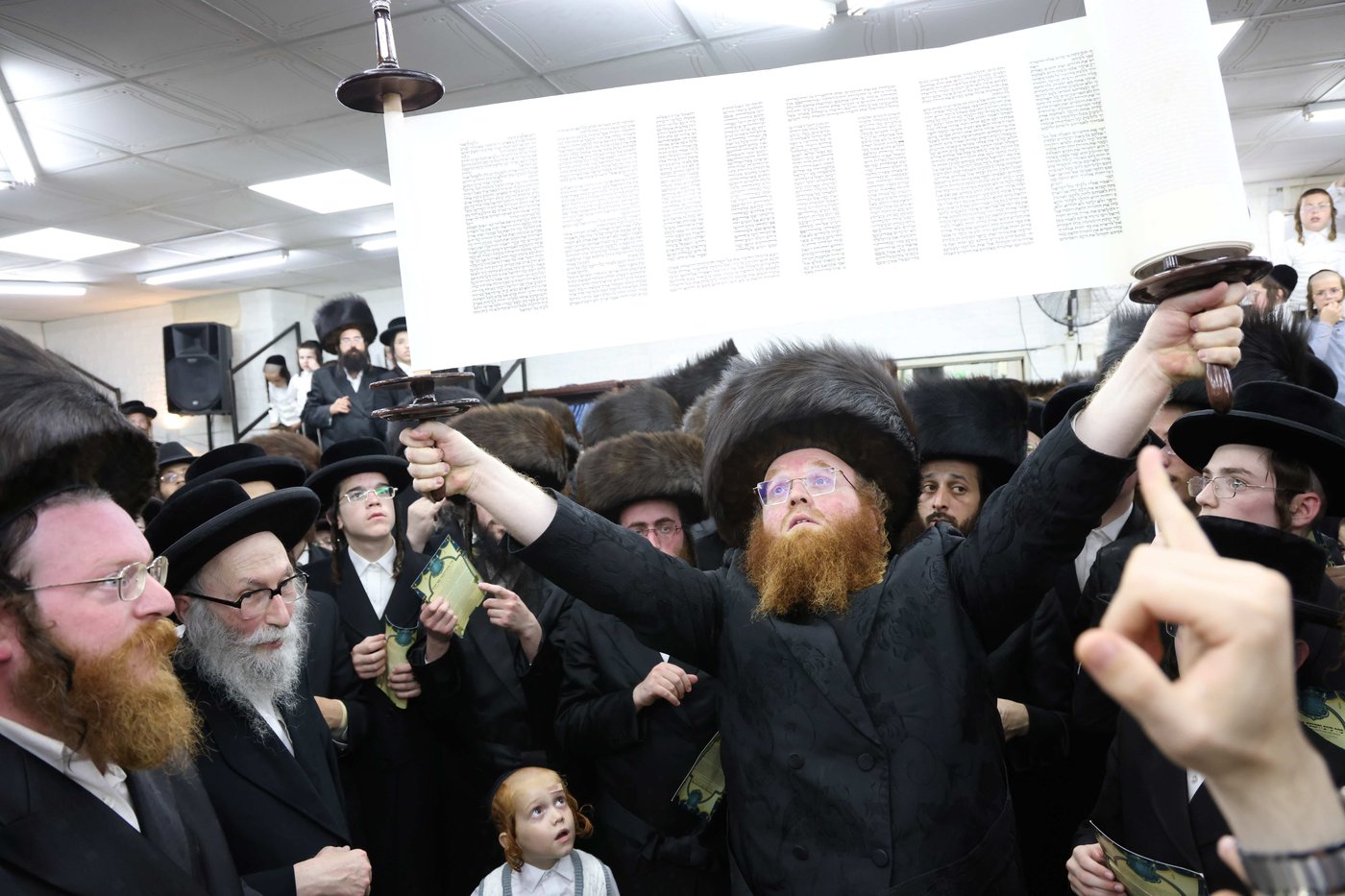 הכנסת ס"ת לביהמ"ד קהל חסידי ירושלים בבית שמש 