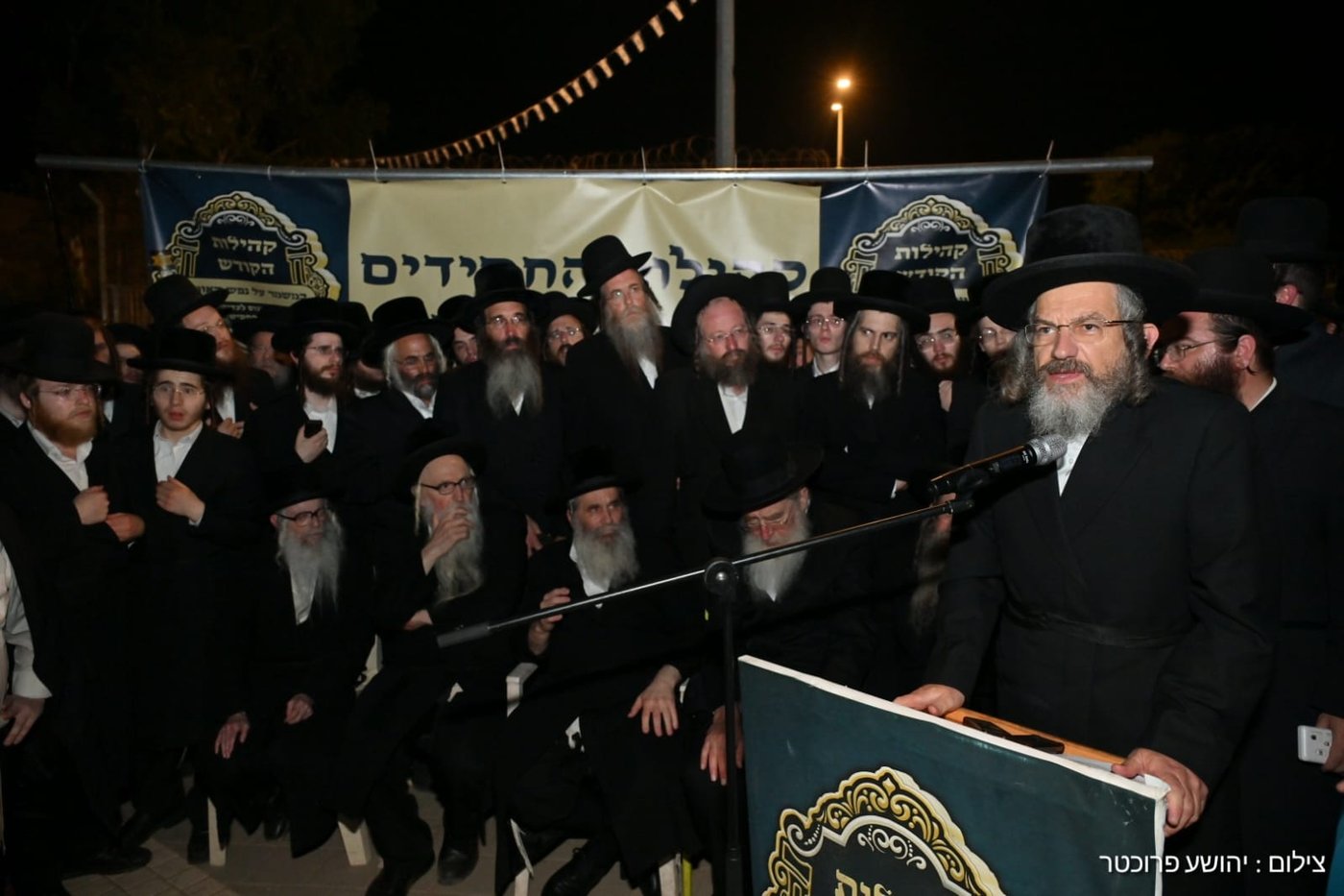 גדולי ישראל בעצרת מול שערי כלא 10