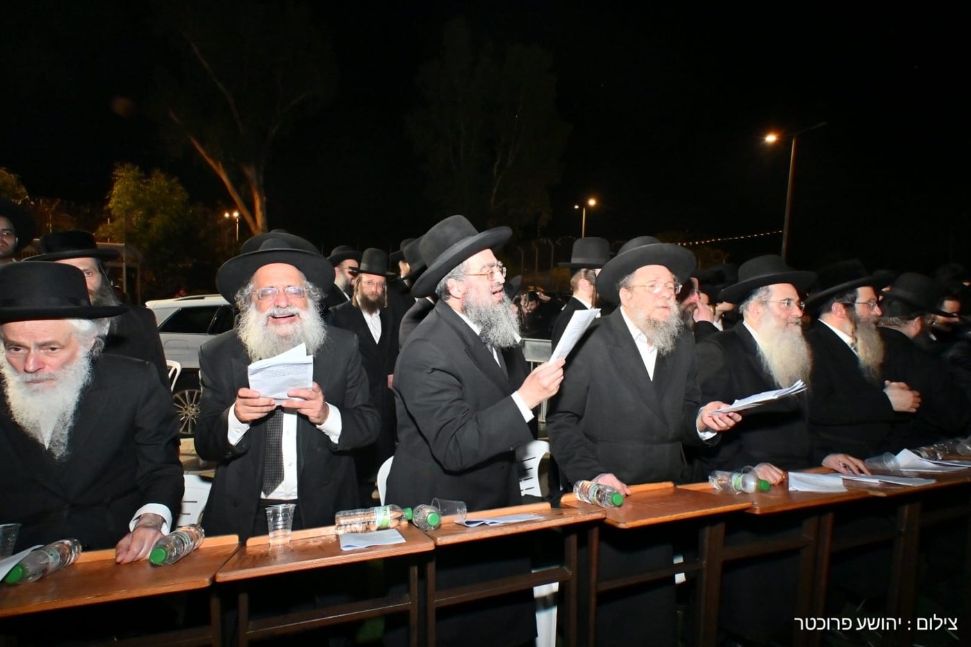 גדולי ישראל בעצרת מול שערי כלא 10