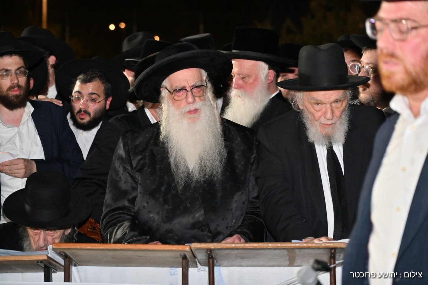 גדולי ישראל בעצרת מול שערי כלא 10