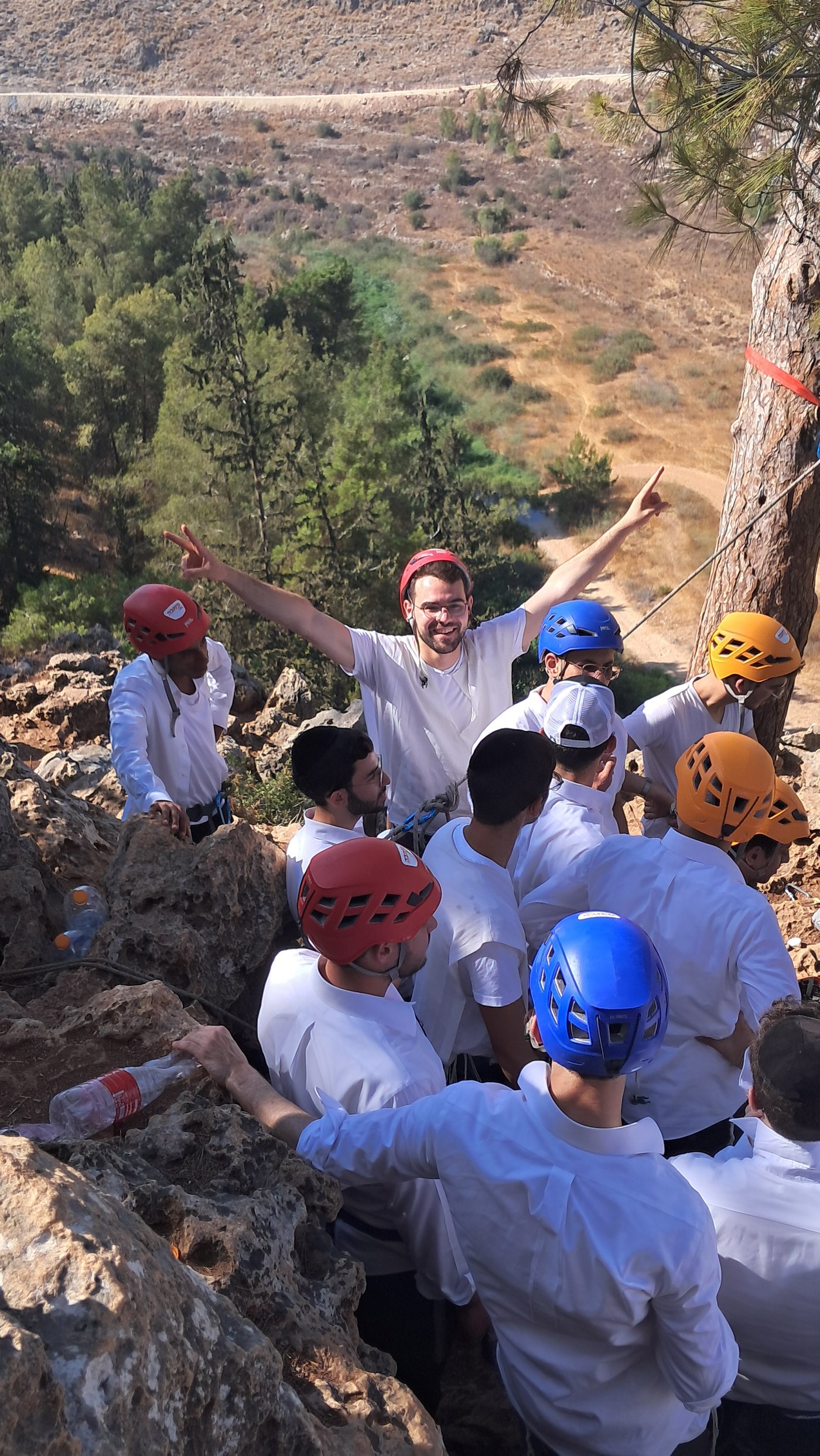 הקעמפ של ישיבת 'אש התלמוד' בכפר הנופש אלמוג למרגלות צפון ים המלח
