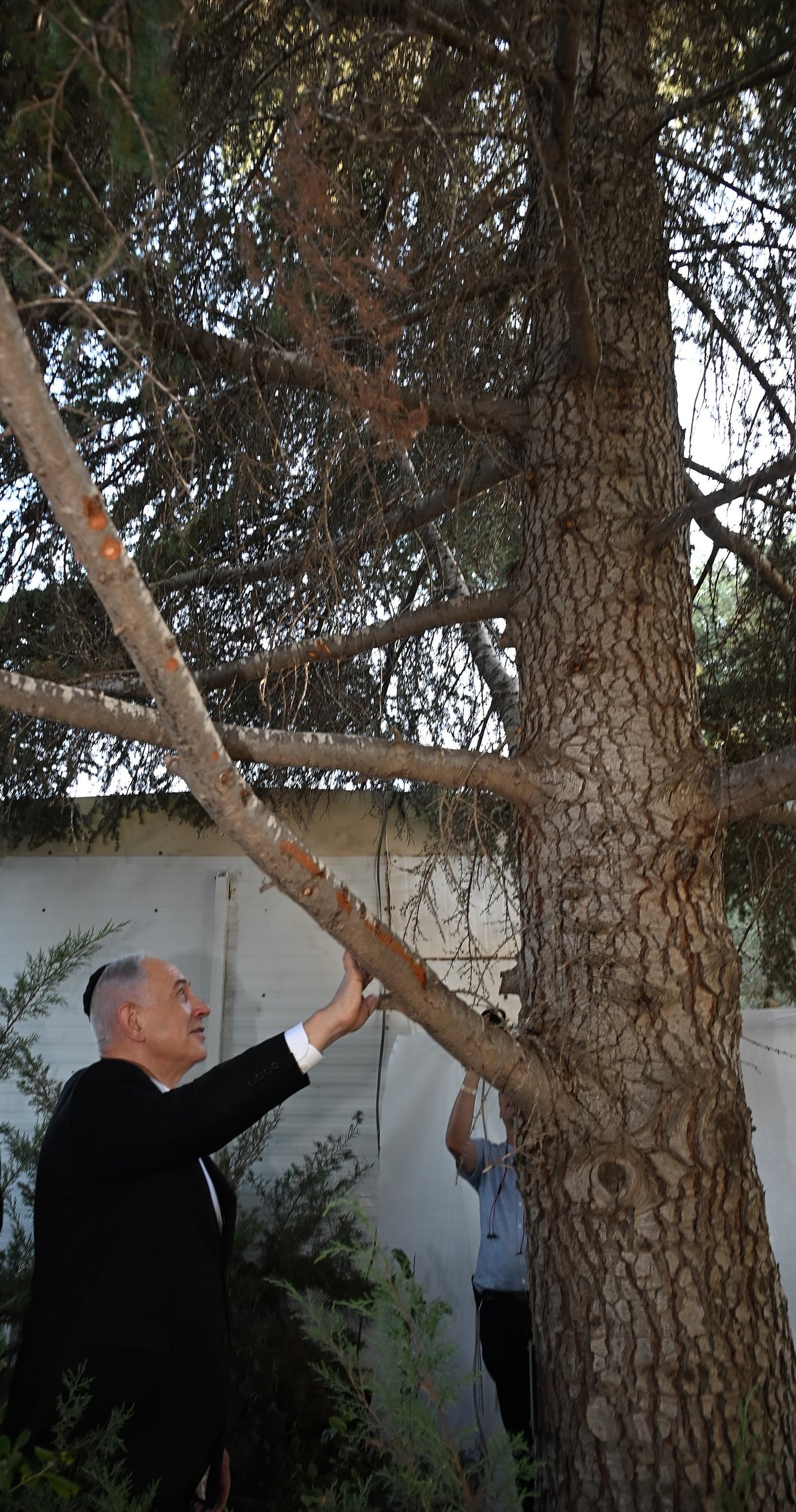 נתניהו בביקור בישוב עופרה