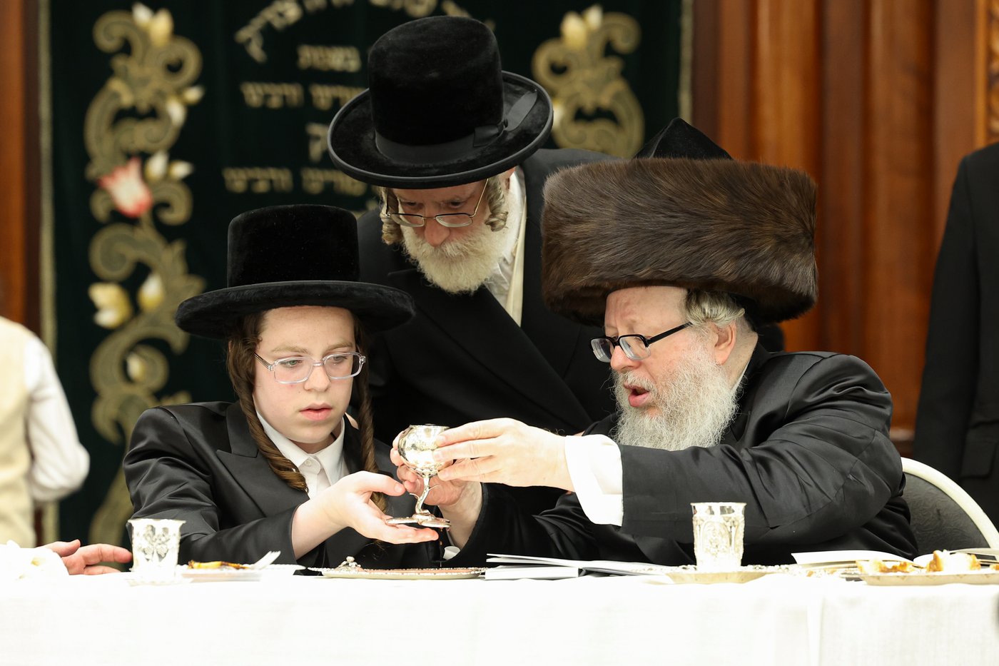 שמחת הבר מצוה לנכד האדמו"ר מבוהוש