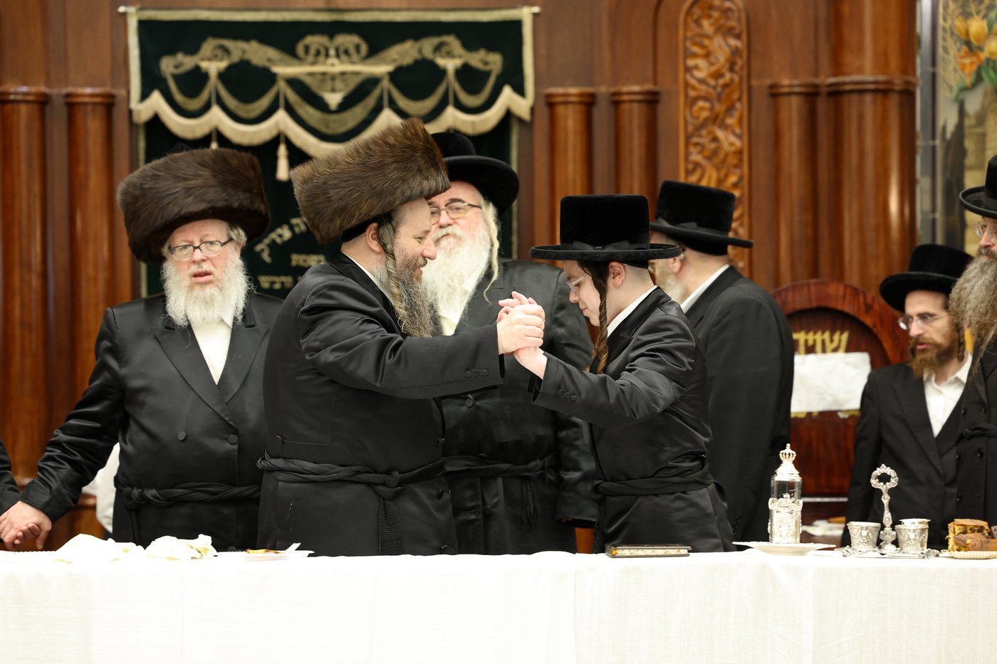 שמחת הבר מצוה לנכד האדמו"ר מבוהוש