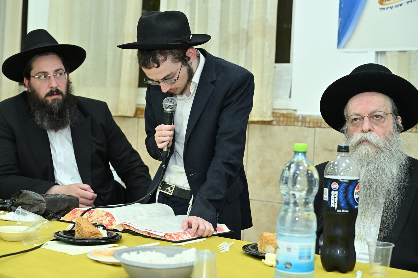 מעמד הסיומים השנתי בקעמפ ישיבת 'קרית מלך' 