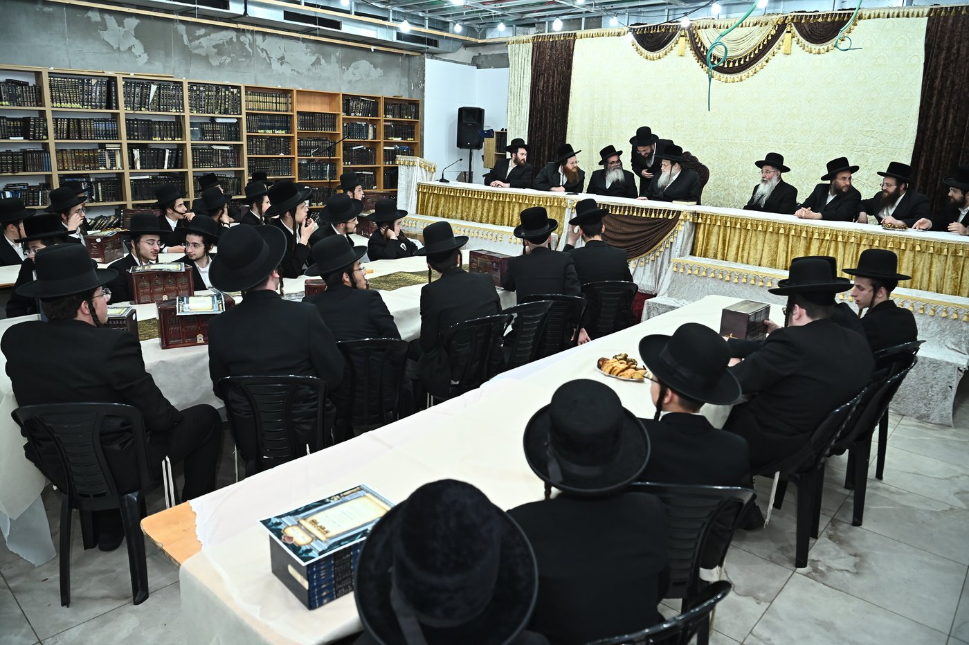 חלוקת פרסים בישיבת מודז'יץ