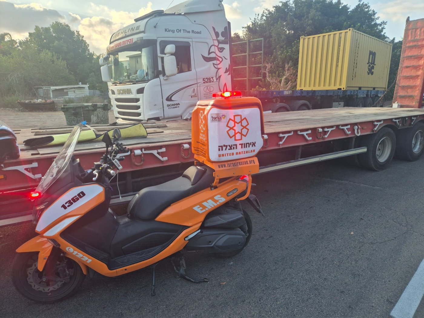 טרגדיה נוראה: נהג המשאית עצר בצד ונמחץ למוות בתאונה קטלנית