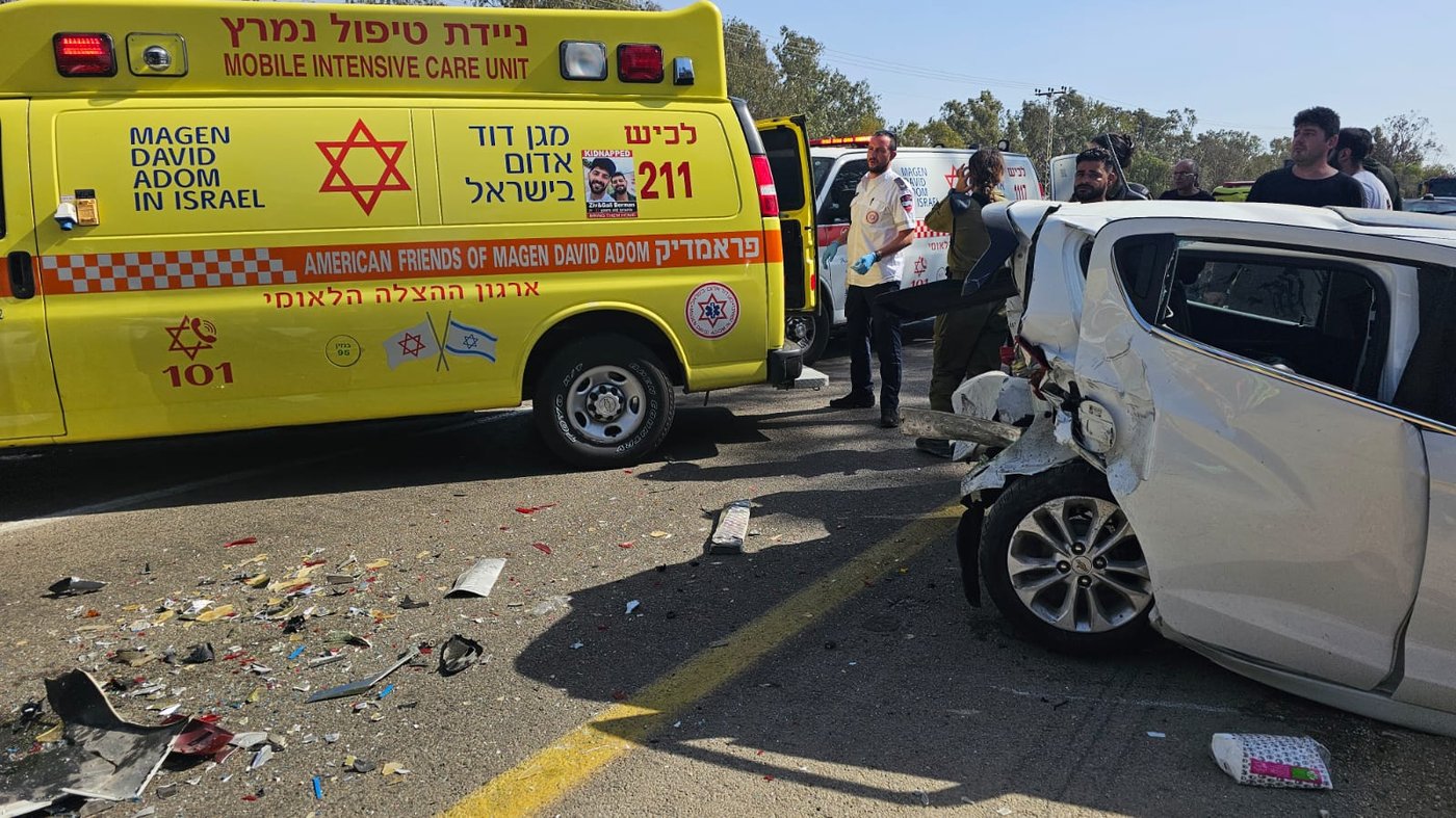 טרגדיה נוראה: שלושה רכבים התנגשו בדרום, בת 60 נהרגה