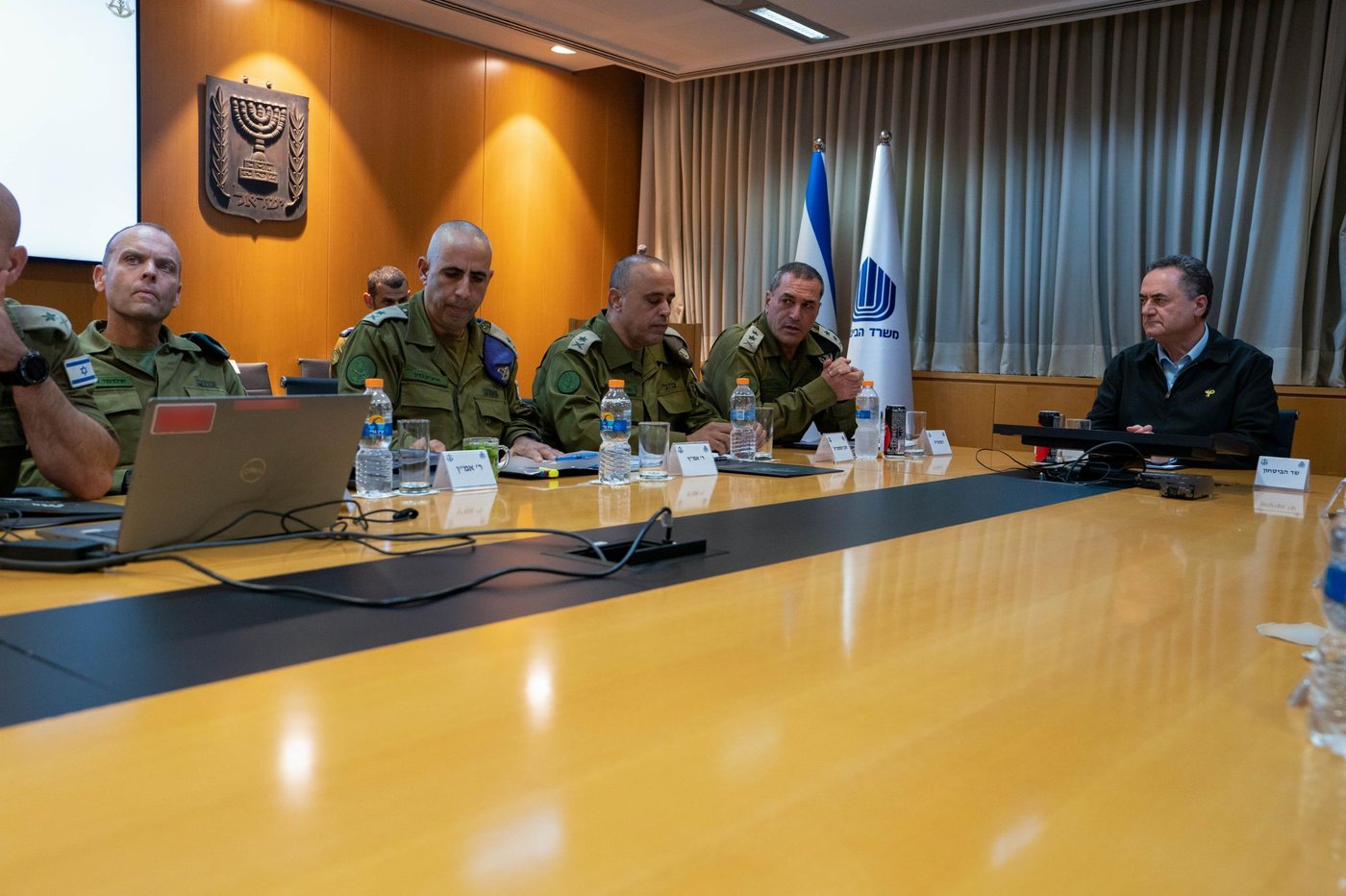 שר הביטחון בדיון עם הרמטכ"ל, אמש