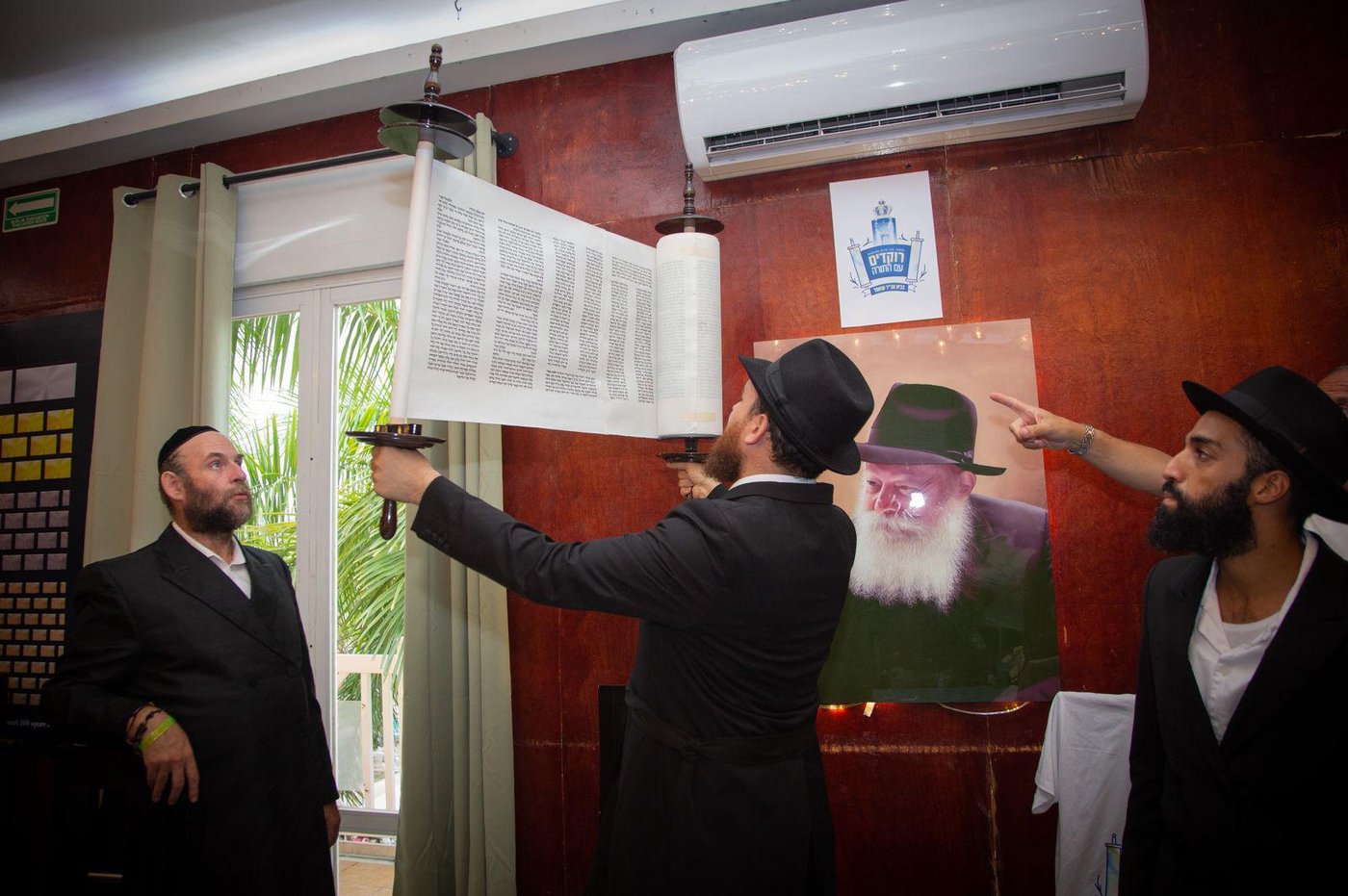 הכנסת ספר תורה בקוזומל שבמקסיקו