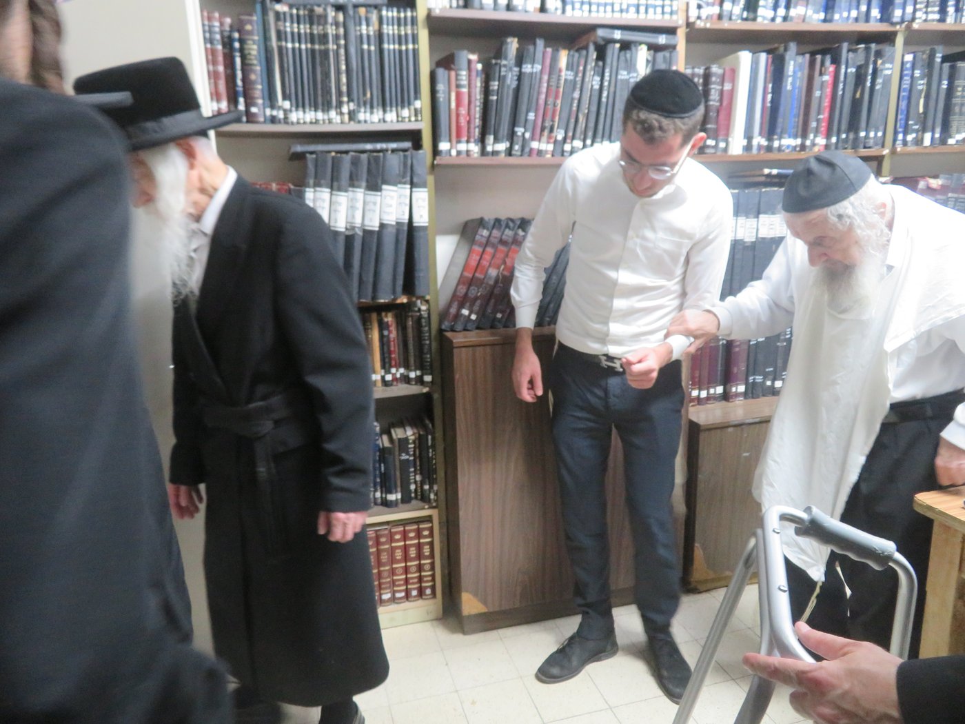 האדמו"ר מסטריקוב בביקור במעונו של הגאון רבי דב לנדו