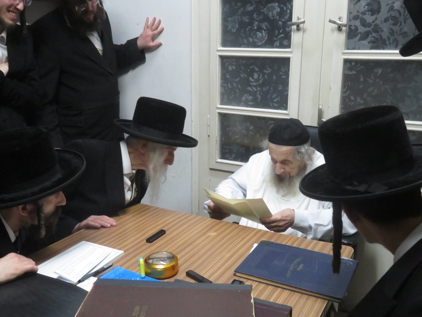 האדמו"ר מסטריקוב בביקור במעונו של הגאון רבי דב לנדו