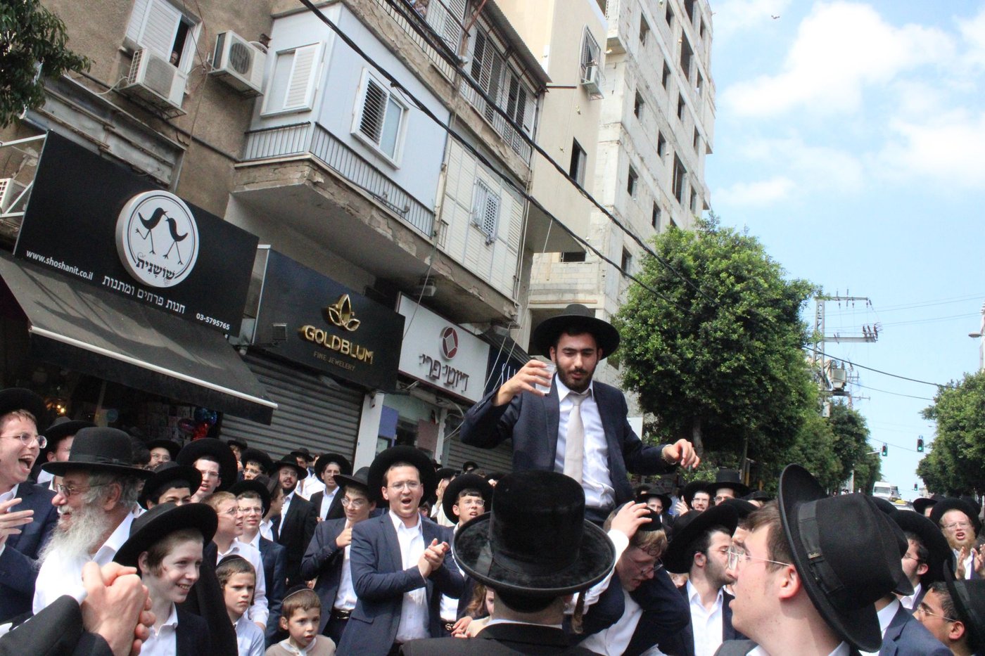 "אשרי העם שככה לו": קבלת פנים המונית לאסיר עולם התורה רפאל יצחקוב ששוחרר מהכלא הצבאי
