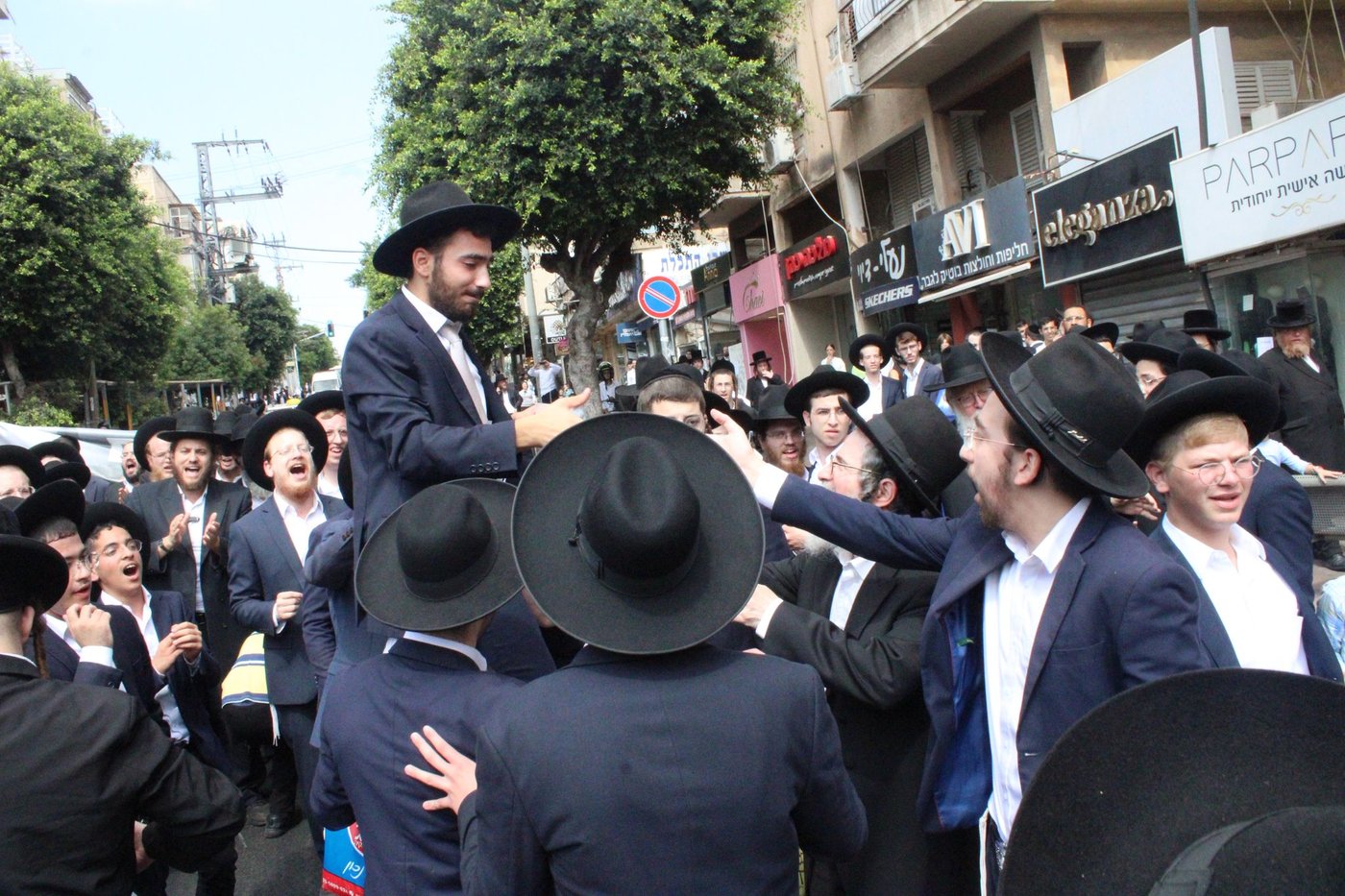 "אשרי העם שככה לו": קבלת פנים המונית לאסיר עולם התורה רפאל יצחקוב ששוחרר מהכלא הצבאי