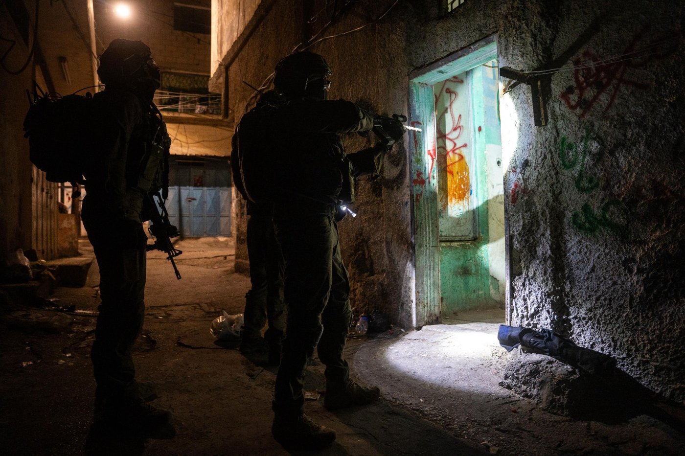 "מחבל מרכזי" נעצר יחד עם 90 מבוקשים נוספים; הוחרם אמל"ח רב