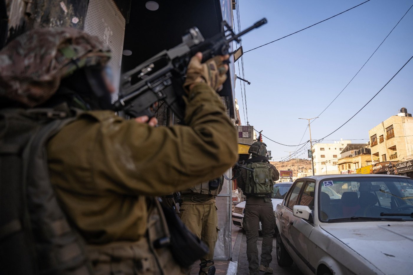 "מחבל מרכזי" נעצר יחד עם 90 מבוקשים נוספים; הוחרם אמל"ח רב