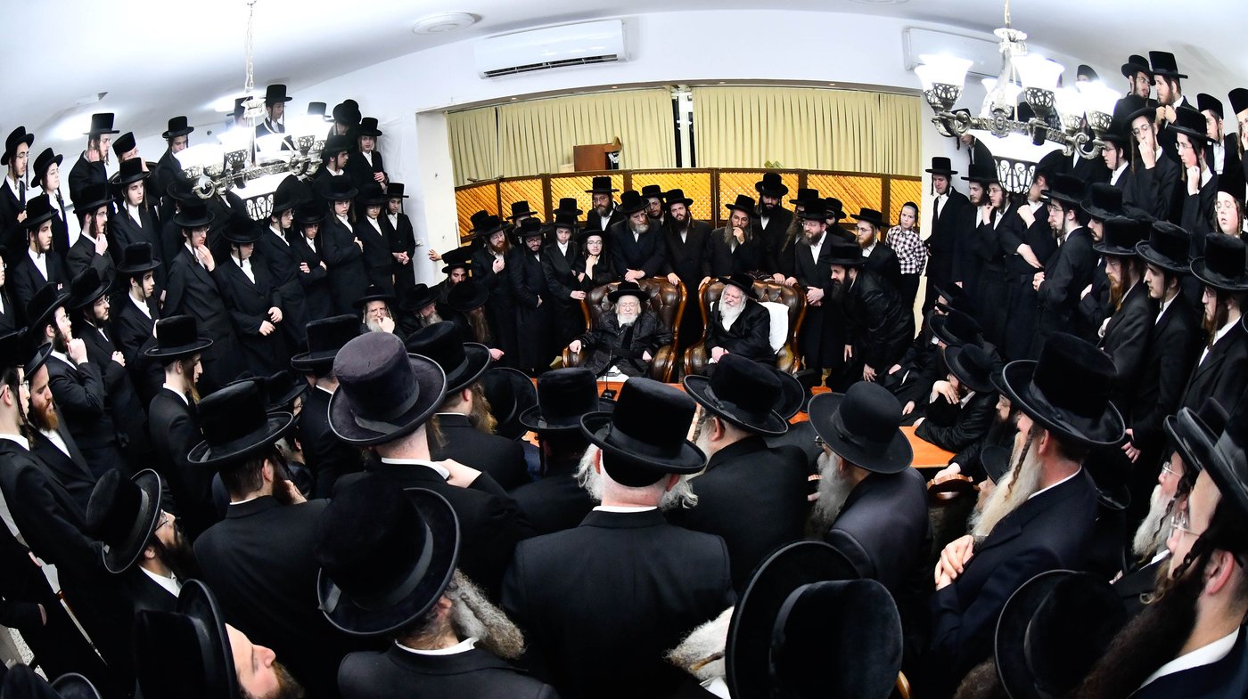 ניחום אבלים אצל האחים האדמו"רים מקרעטשניף ופרמישלאן
