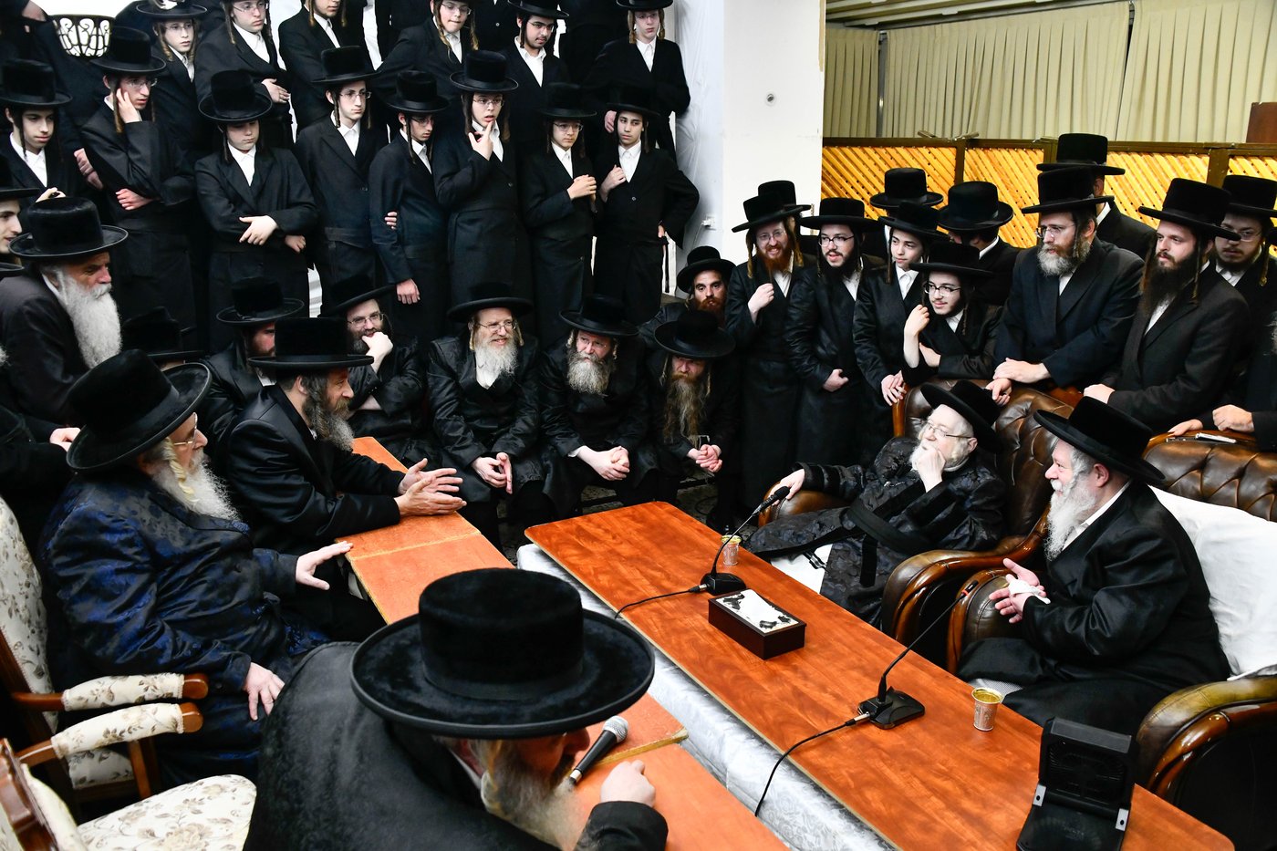 ניחום אבלים אצל האחים האדמו"רים מקרעטשניף ופרמישלאן